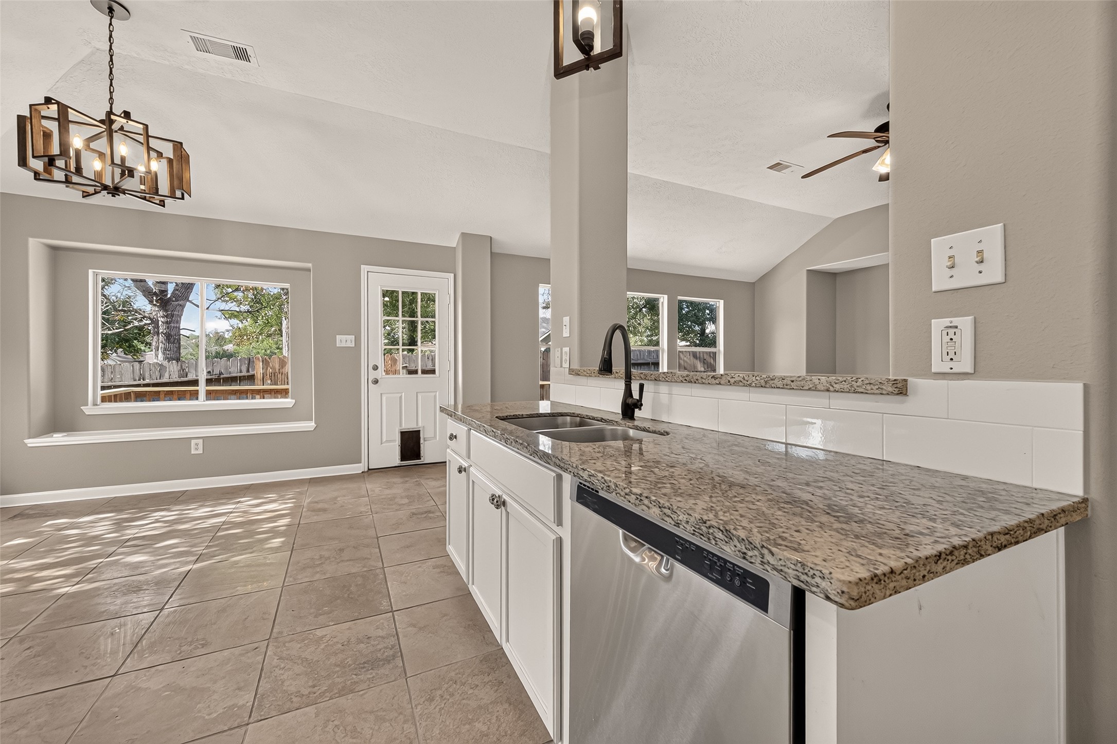9230 Hidden Lake E, Magnolia, TX 77354