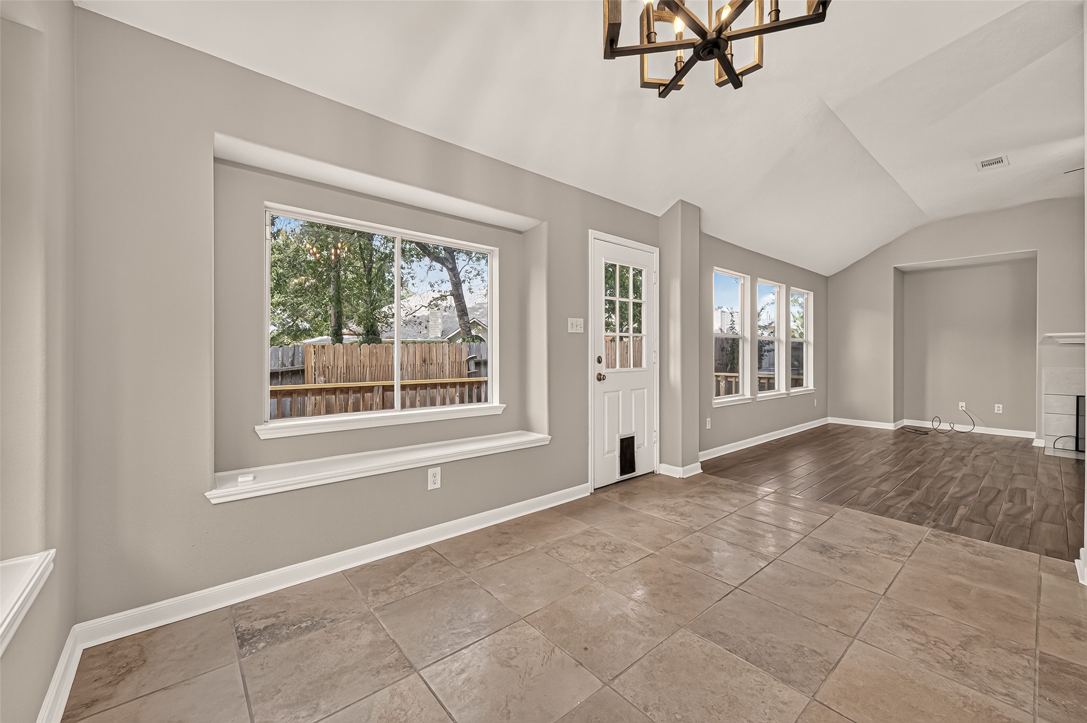 9230 Hidden Lake E, Magnolia, TX 77354
