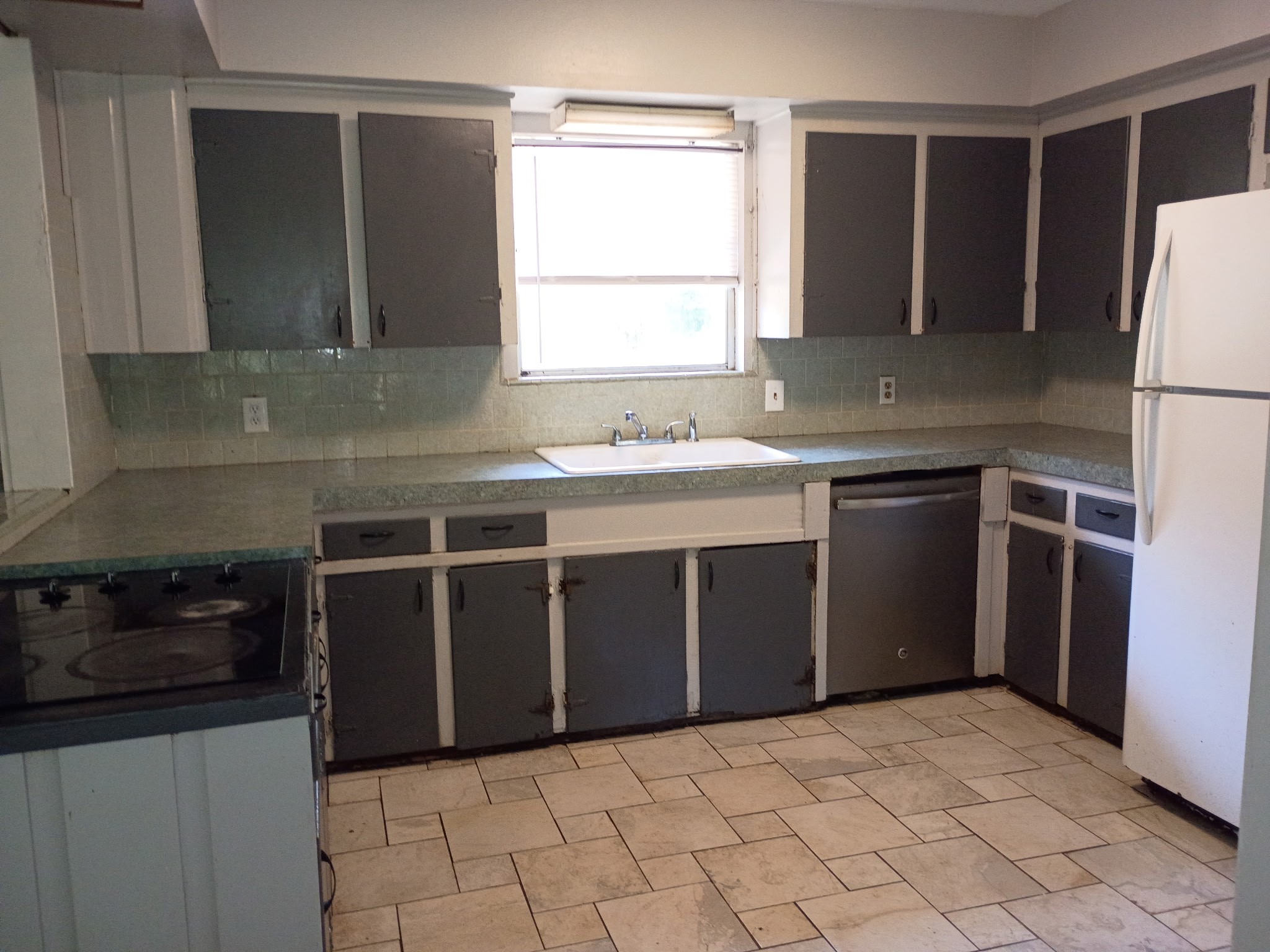 9103 Lazy Lane, Hitchcock, TX 77563