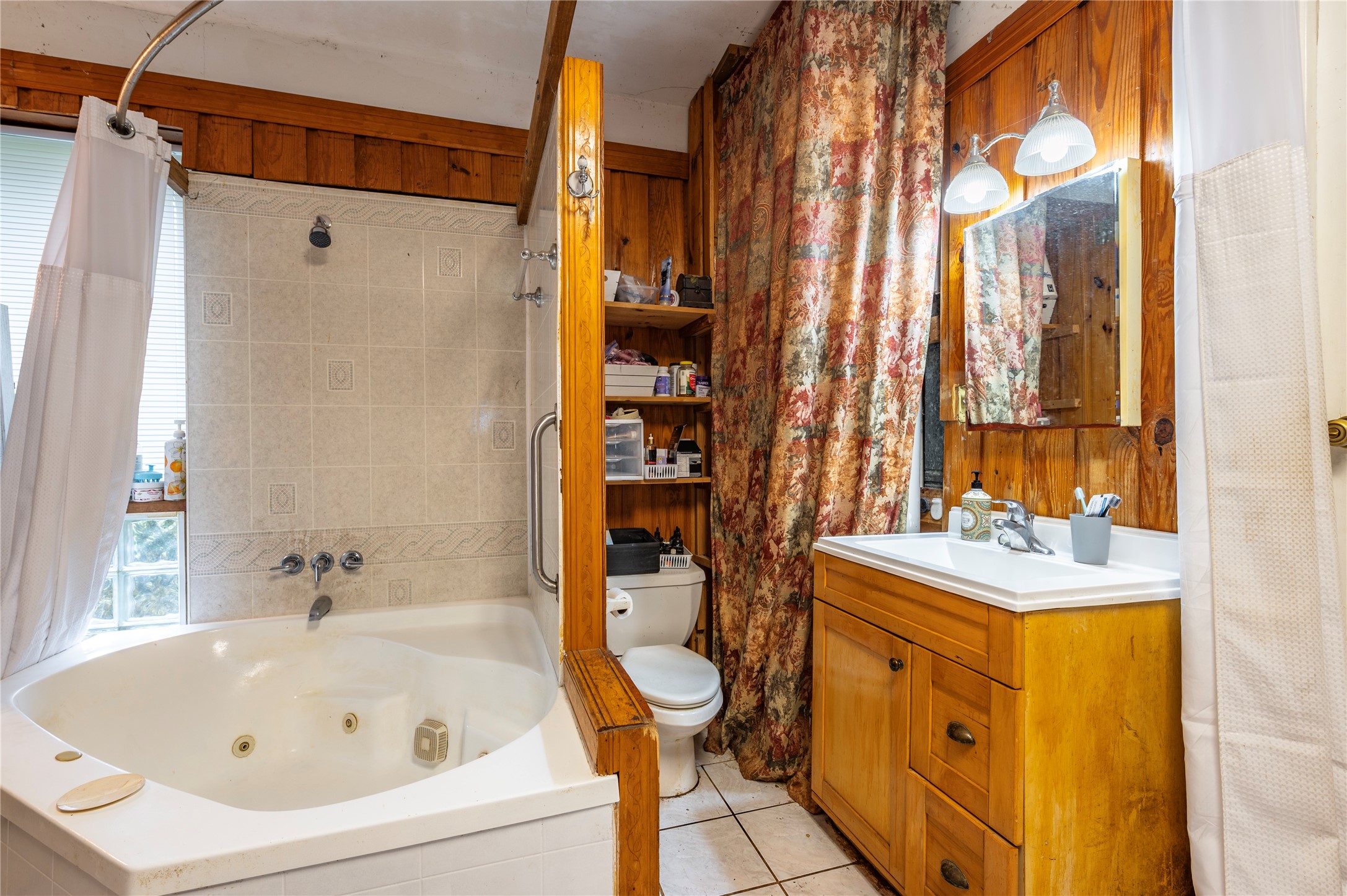 Separate apartment area or 2ndary Primary