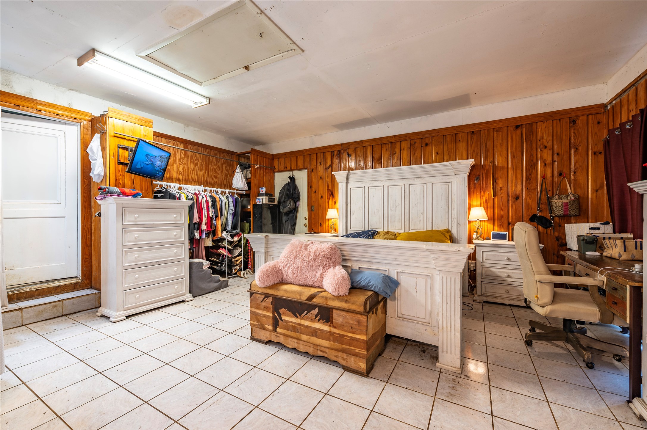 Separate apartment area or 2ndary Primary