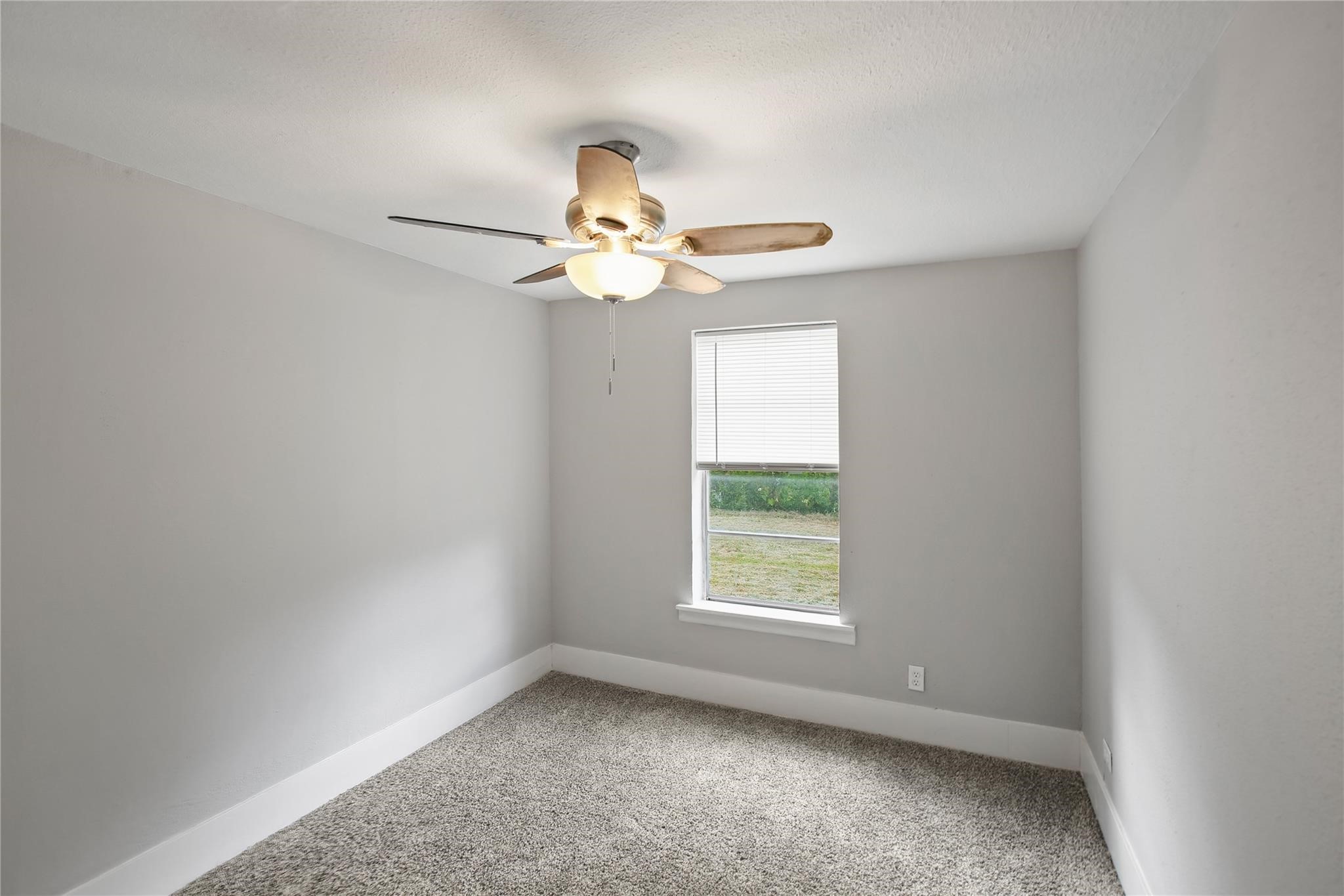 102 22nd Street N, Texas City, TX 77590