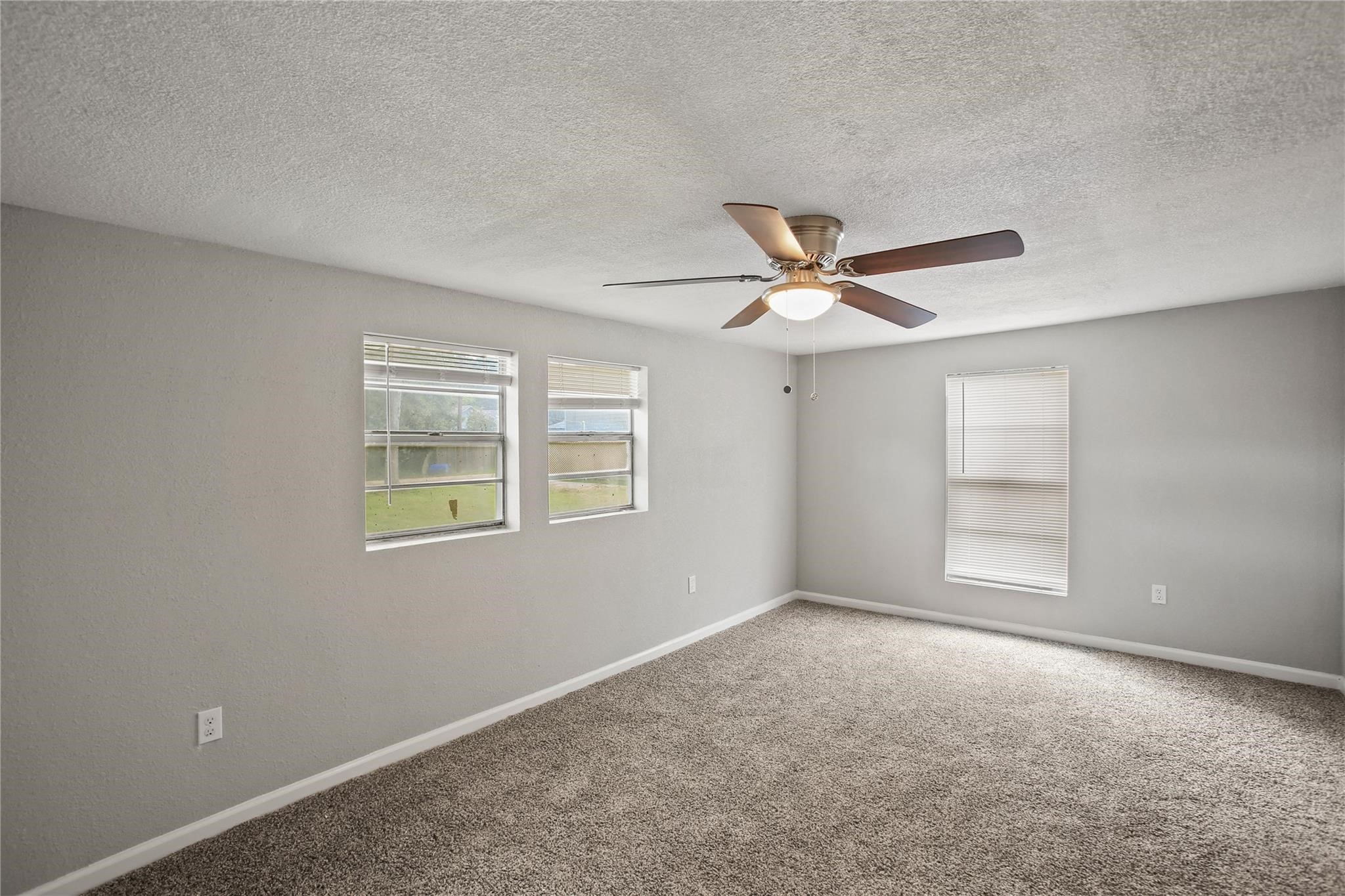 102 22nd Street N, Texas City, TX 77590