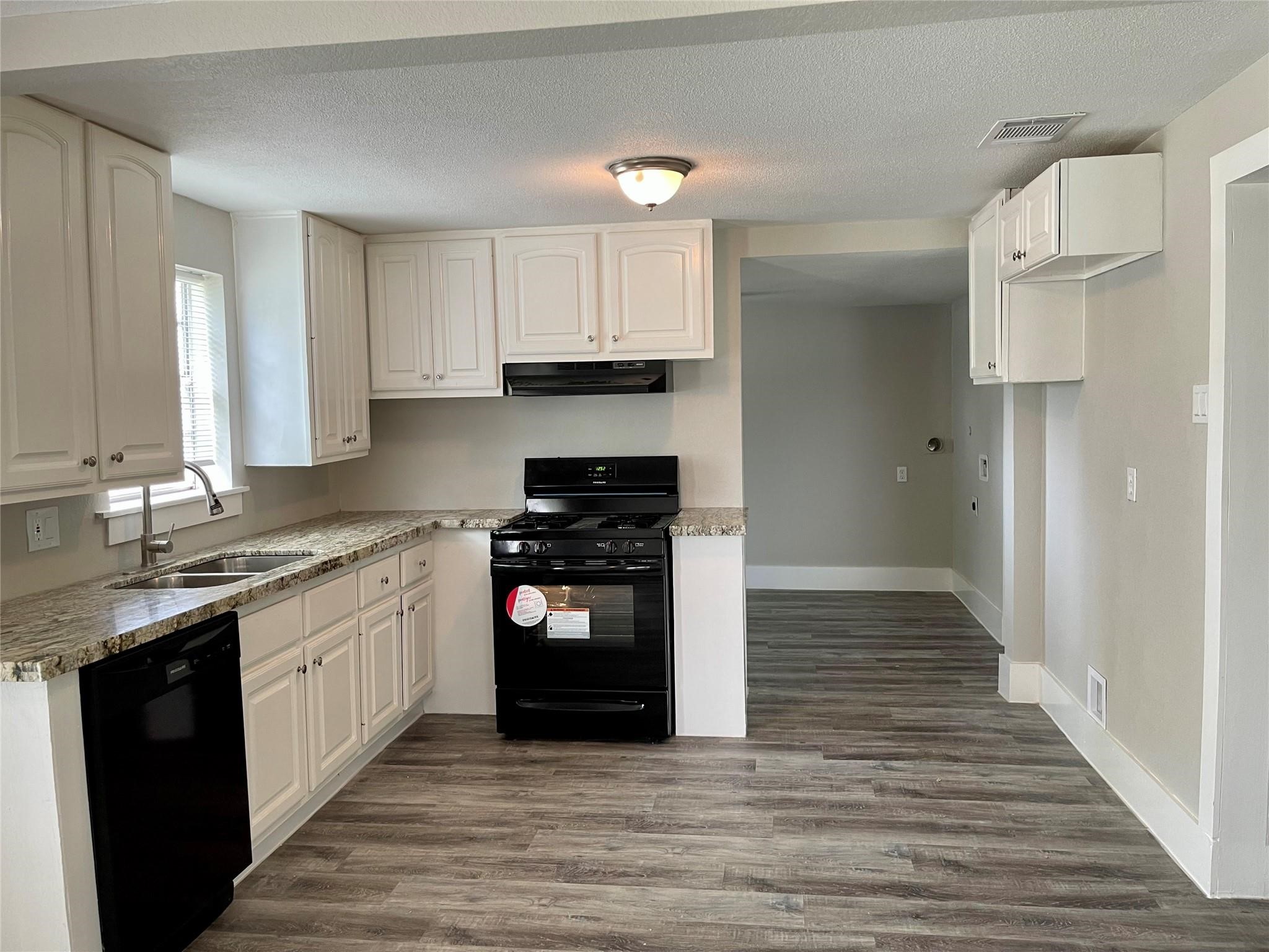 102 22nd Street N, Texas City, TX 77590 102 22nd Street N, Texas City, TX 77590
