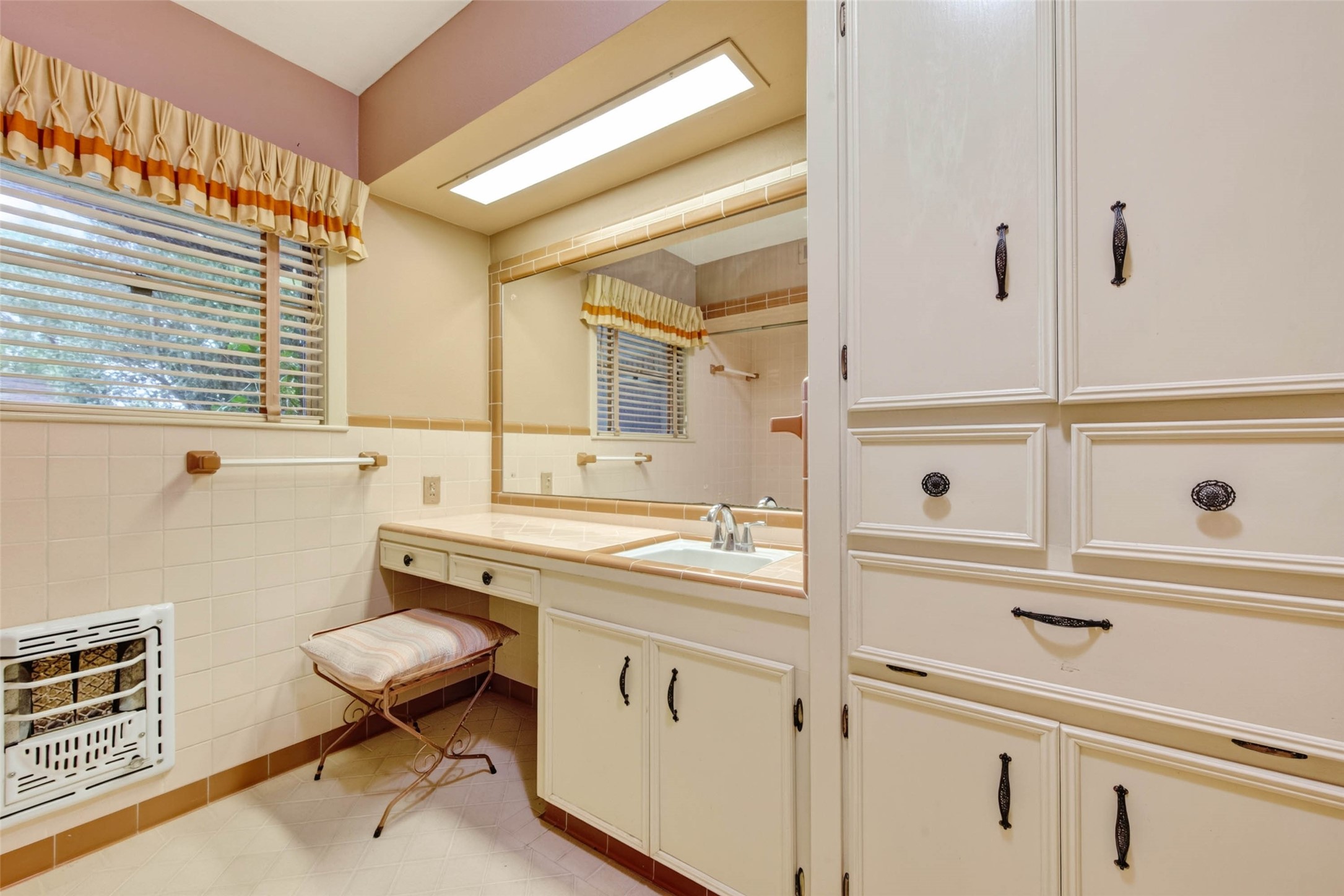 Full bathroom