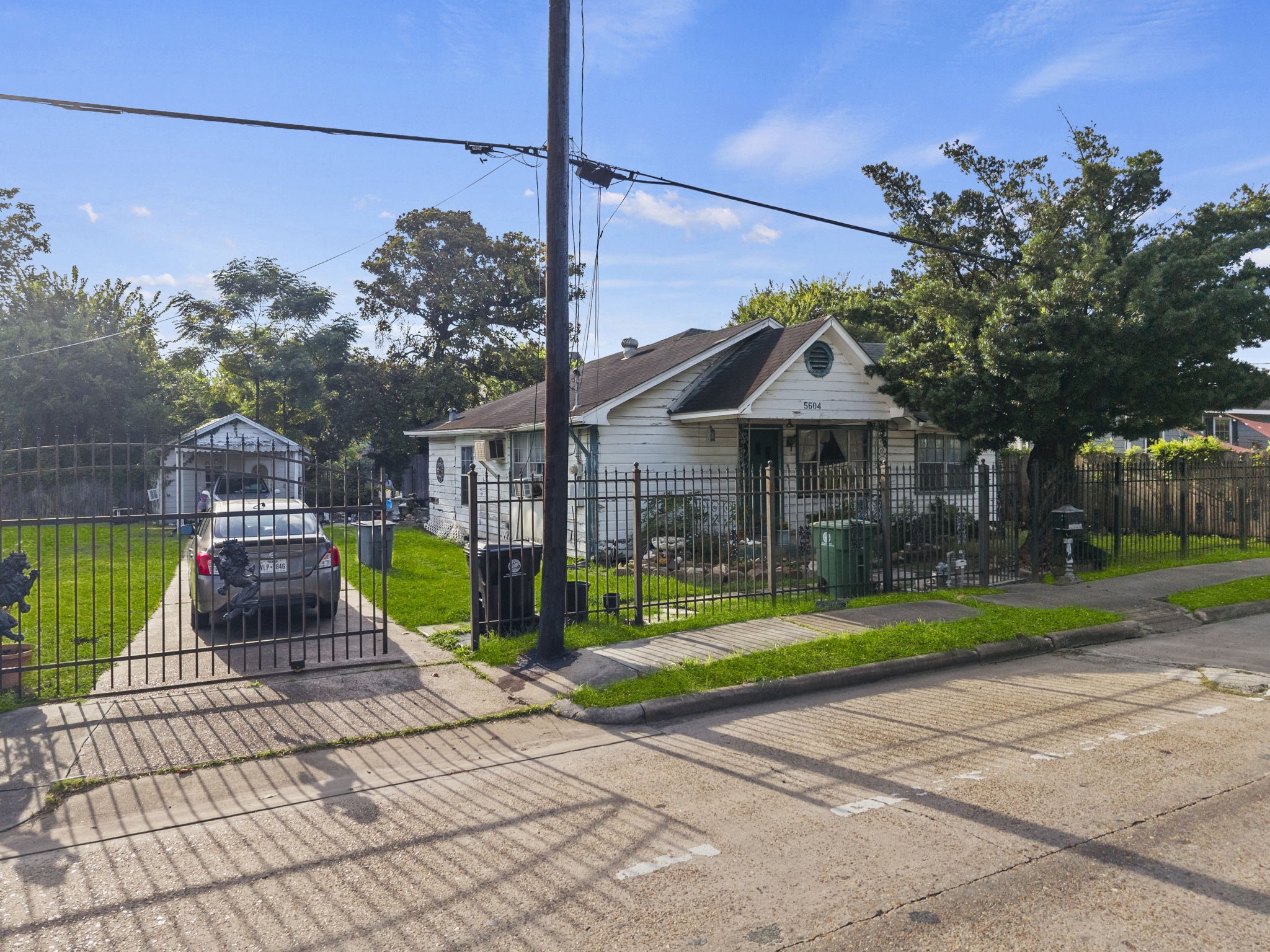 5604 Elysian Street, Houston, TX 77009