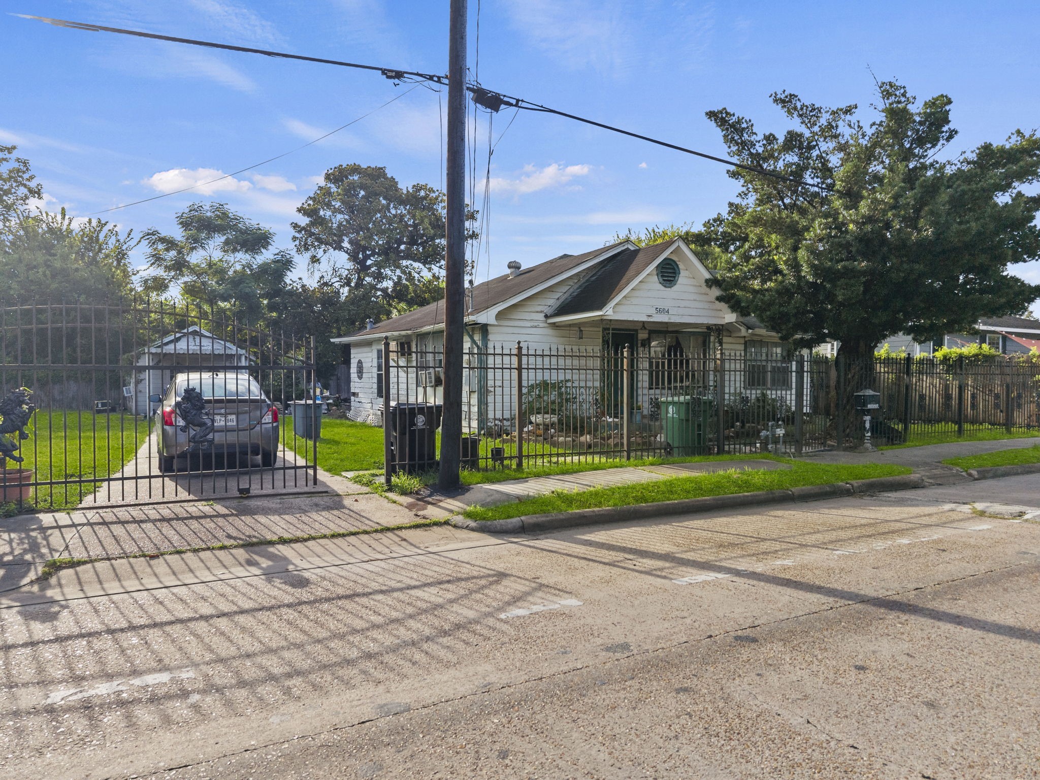 5604 Elysian Street, Houston, TX 77009