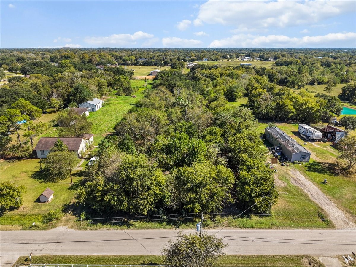 A street view of the property showing its mature trees. The vegetation provides ample shade and could definitely enhance a future homesite. A street view of the property showing its mature trees. The vegetation provides ample shade and could definitely enhance a future homesite.
