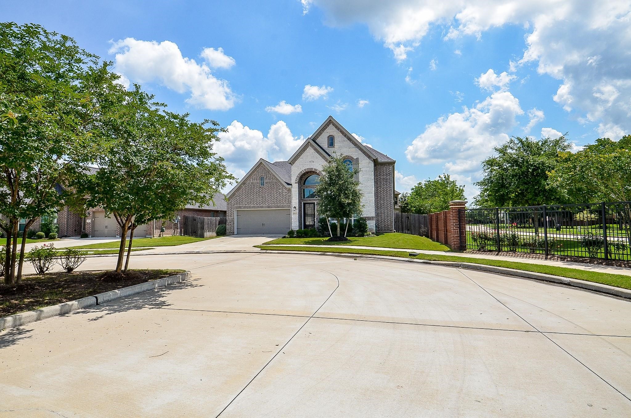5627 Bending Crest Court, Sugar Land, TX 77459