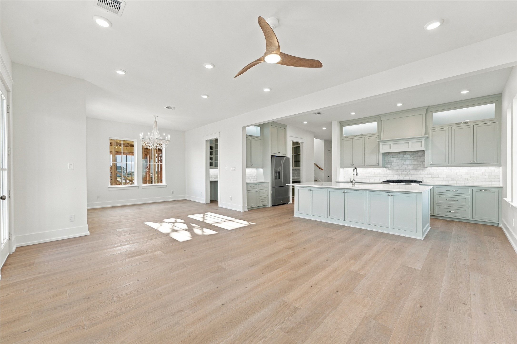 *Sample photos of completed work from the same builder*