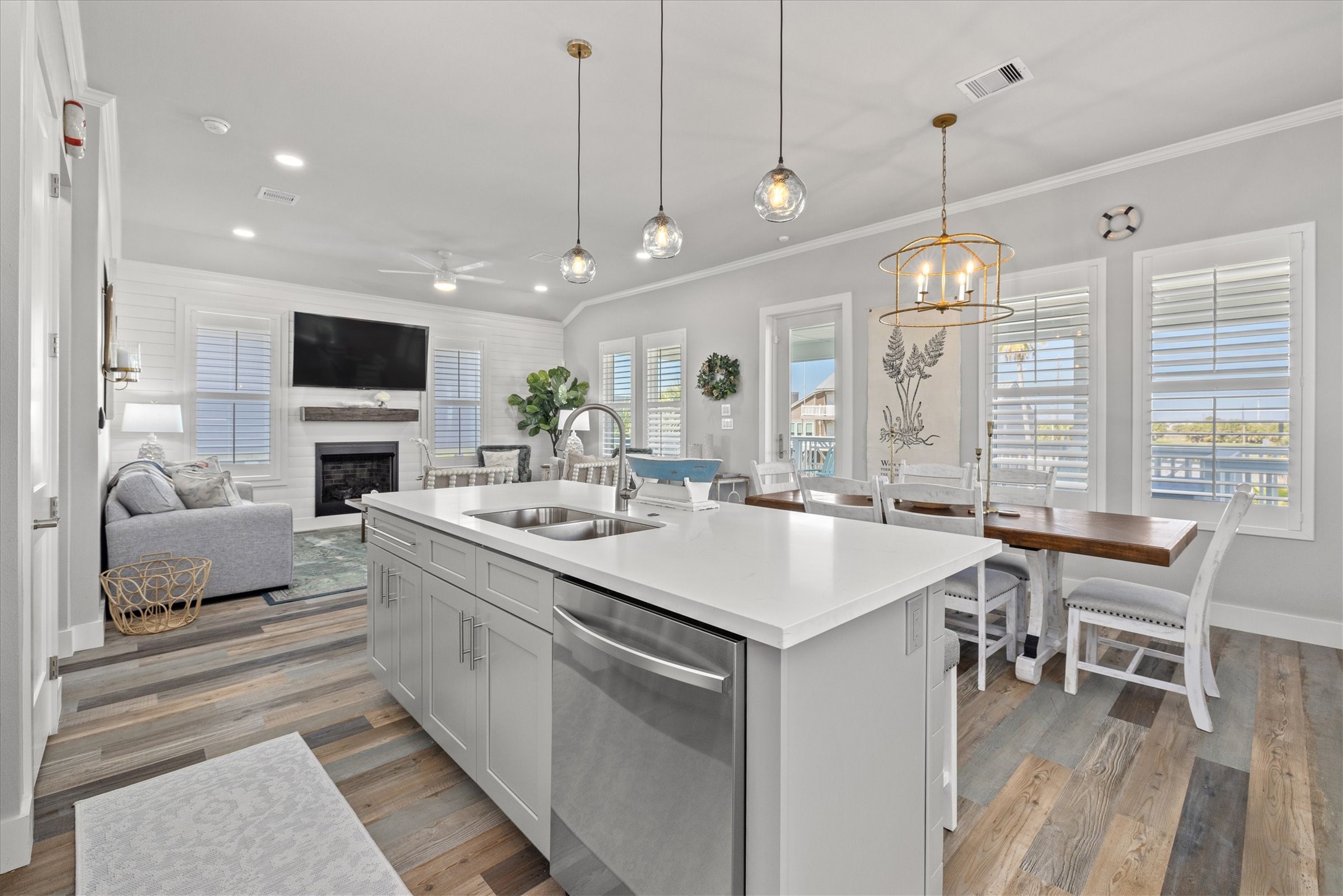 13731 Mutiny Lane, Galveston, TX 77554