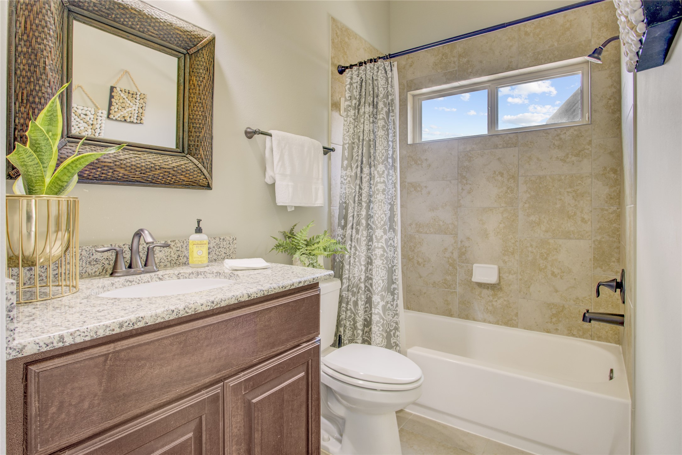 8902 Cresting Ridge Drive, Richmond, TX 77406