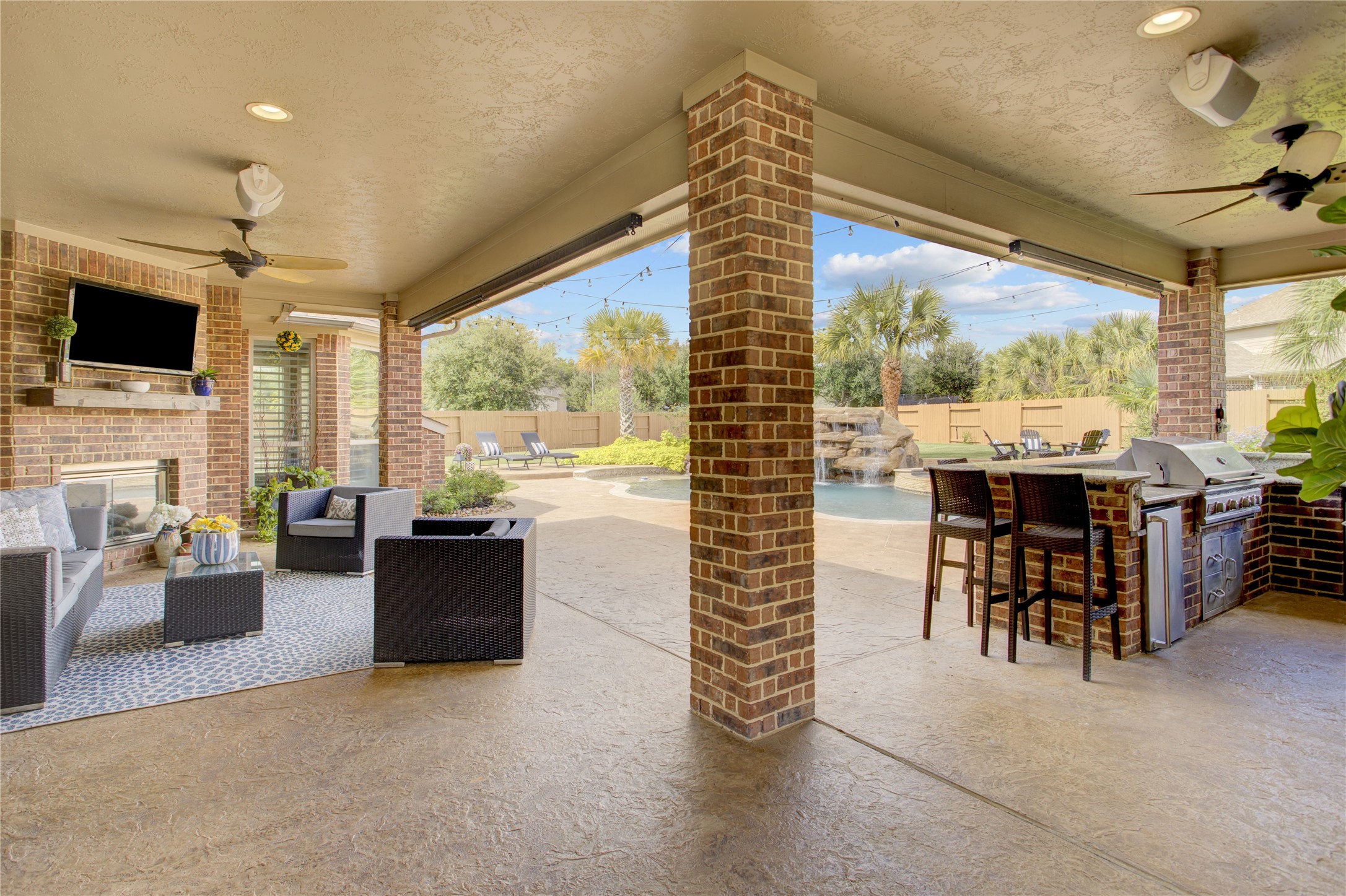 8902 Cresting Ridge Drive, Richmond, TX 77406