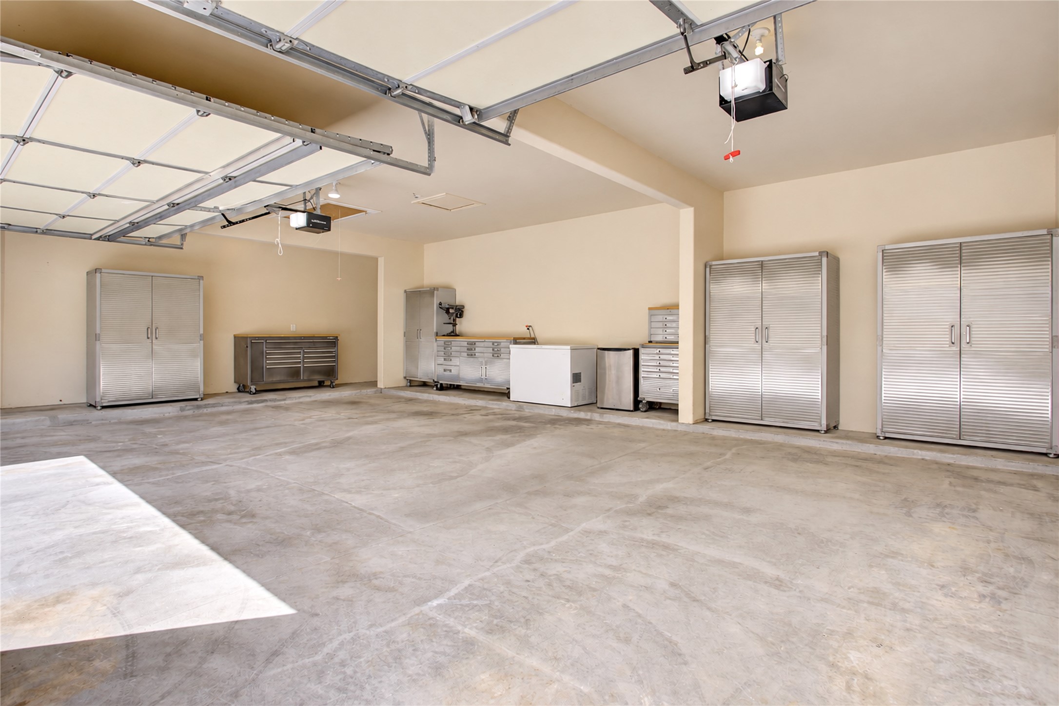8902 Cresting Ridge Drive, Richmond, TX 77406