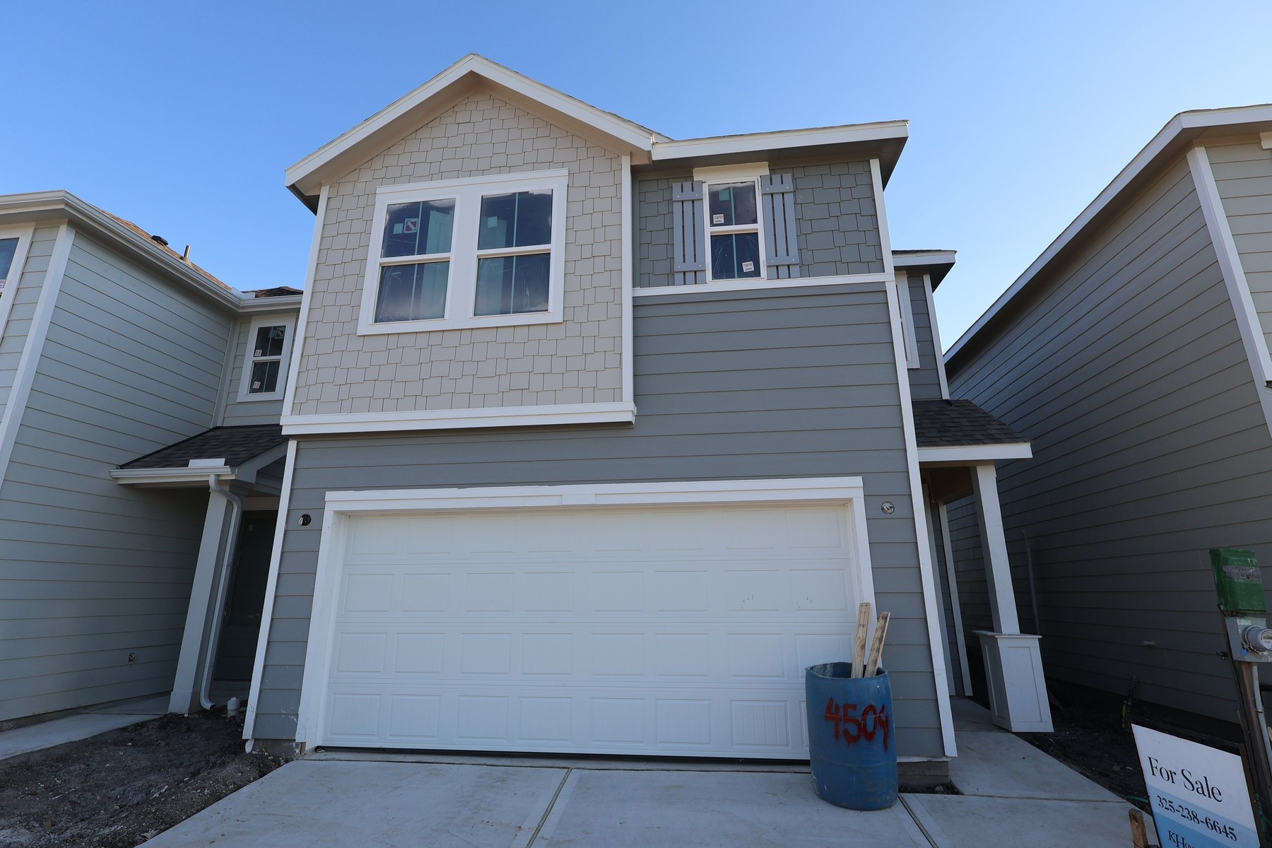Two-story home with 3 bedrooms, 2.5 baths and 2 car garage