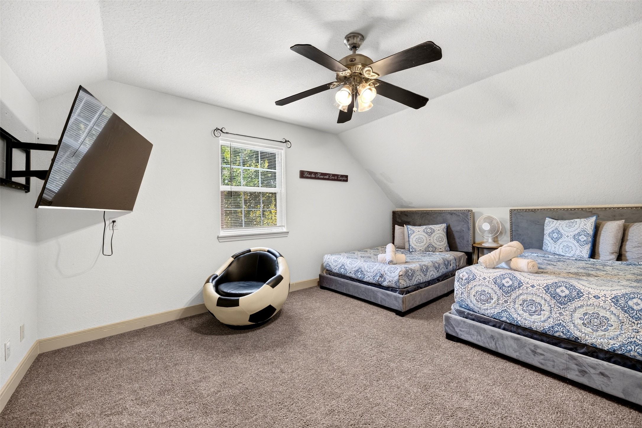 8618 Highway 6, Hitchcock, TX 77563