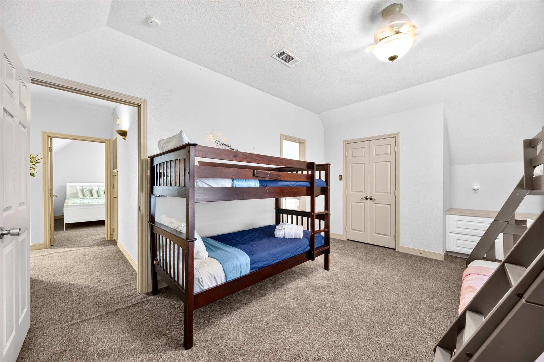 8618 Highway 6, Hitchcock, TX 77563