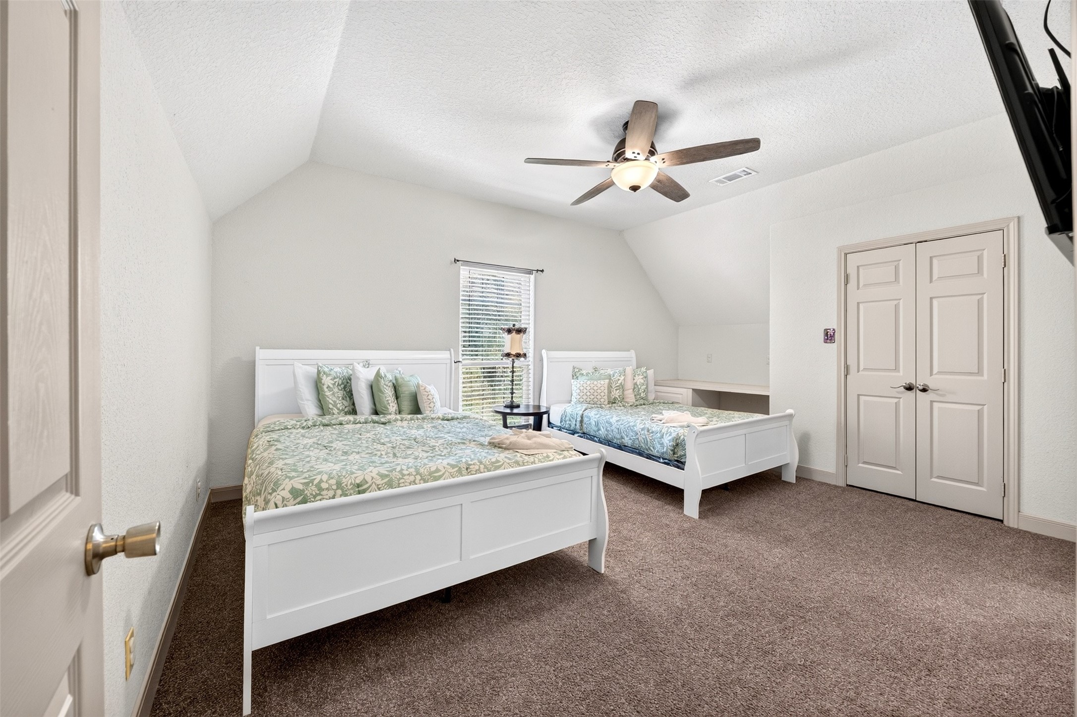 8618 Highway 6, Hitchcock, TX 77563