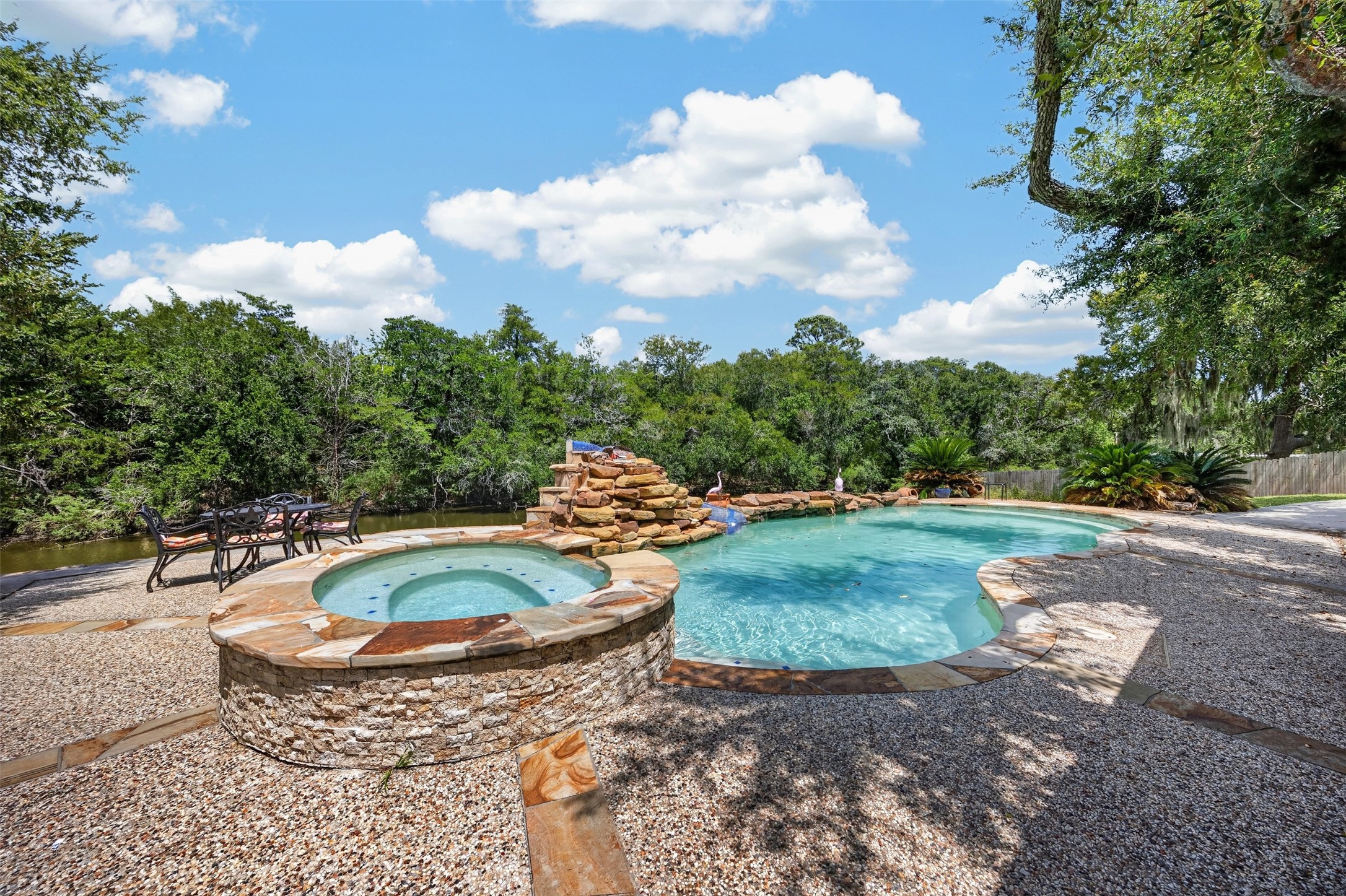 8618 Highway 6, Hitchcock, TX 77563