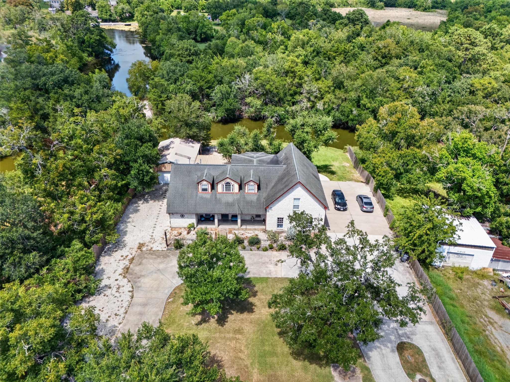 8618 Highway 6, Hitchcock, TX 77563 8618 Highway 6, Hitchcock, TX 77563