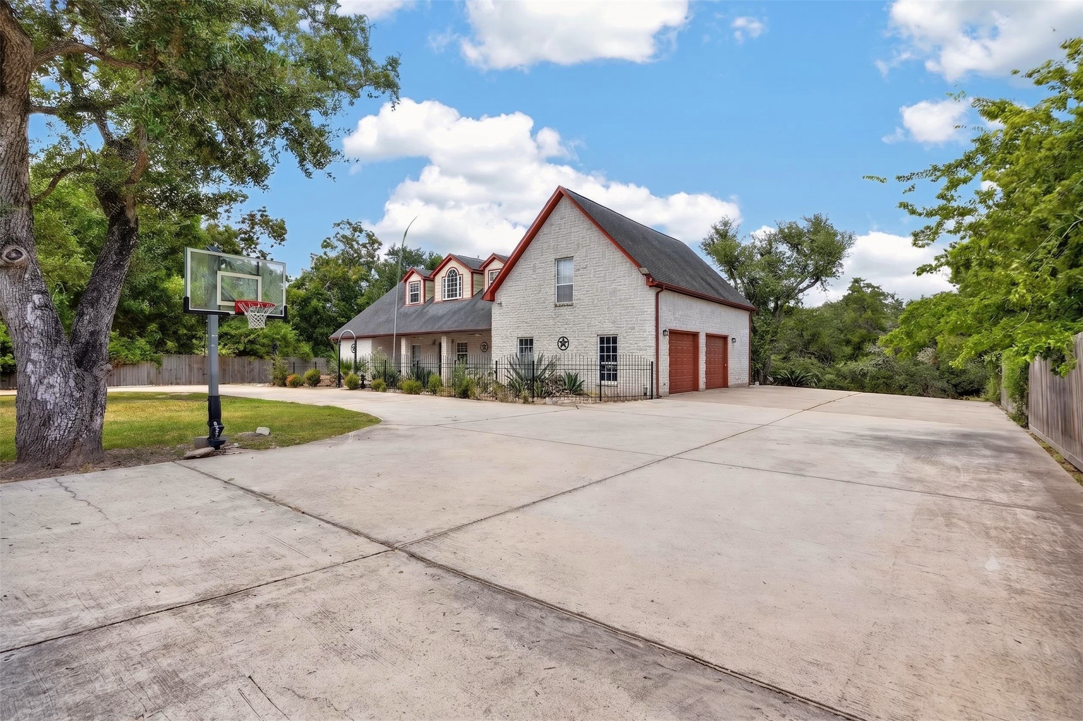 8618 Highway 6, Hitchcock, TX 77563 8618 Highway 6, Hitchcock, TX 77563