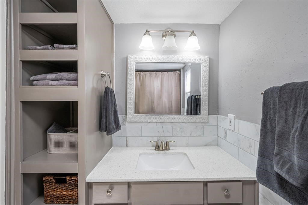 1371 Country Place Drive, Houston, TX 77079