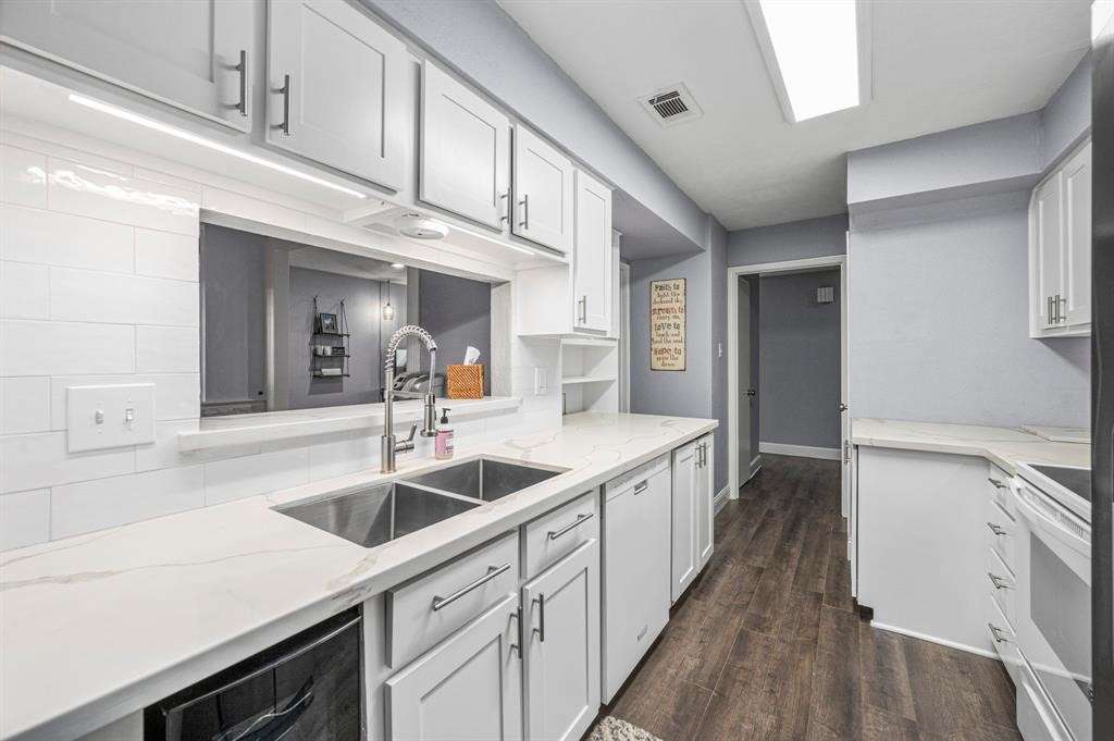 1371 Country Place Drive, Houston, TX 77079 1371 Country Place Drive, Houston, TX 77079
