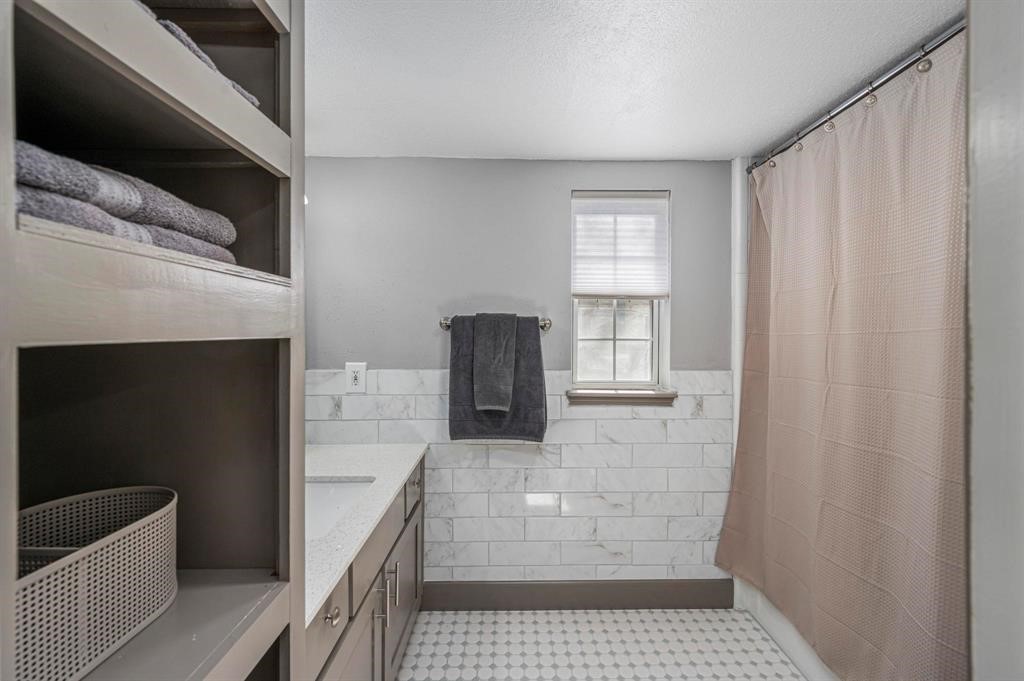 1371 Country Place Drive, Houston, TX 77079