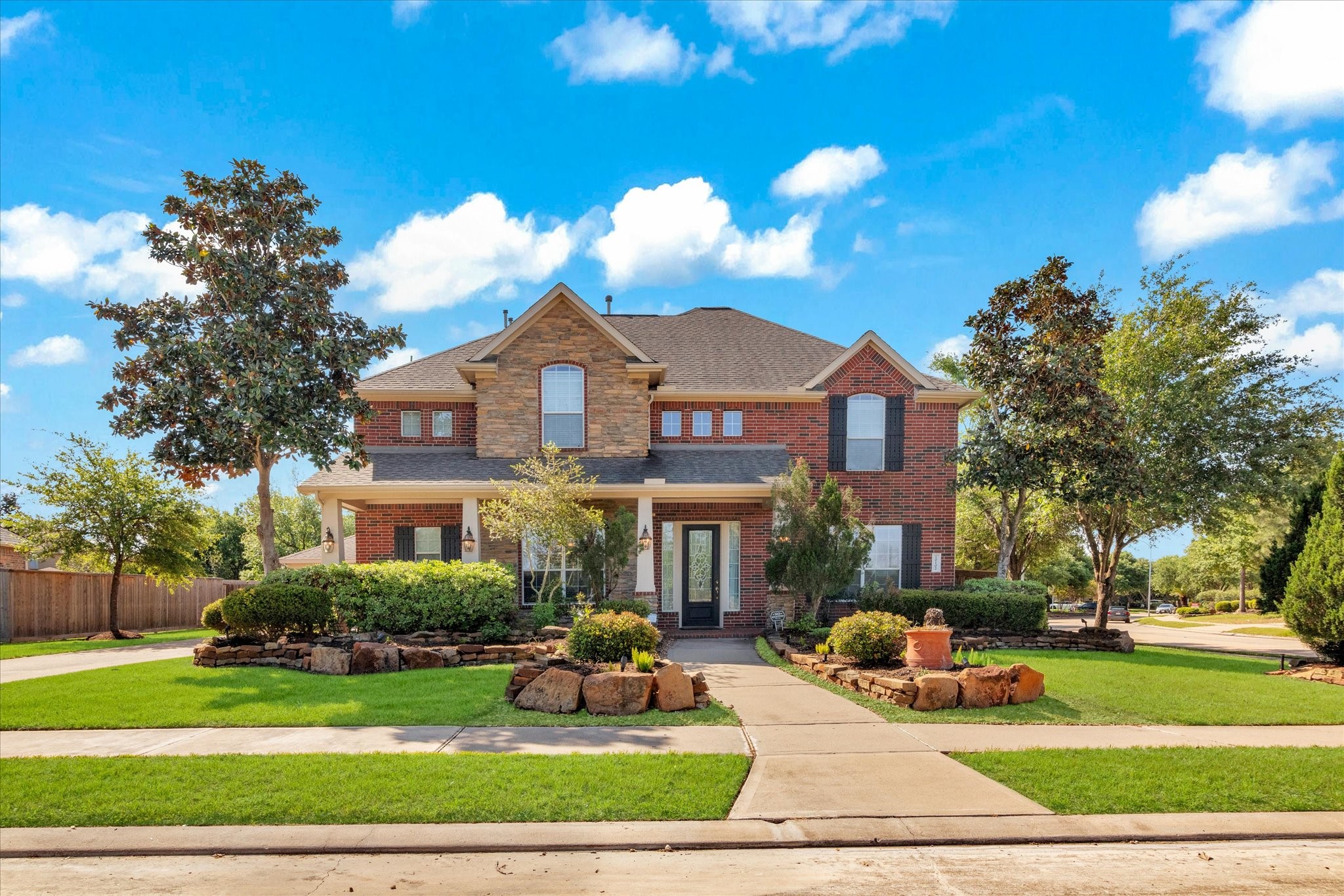 This is a charming two-story home with a well-maintained front yard, featuring landscaped gardens and mature trees. The house has a welcoming porch and large windows, offering a bright and inviting exterior. This is a charming two-story home with a well-maintained front yard, featuring landscaped gardens and mature trees. The house has a welcoming porch and large windows, offering a bright and inviting exterior.