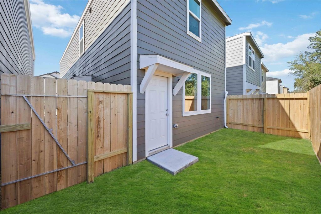 5930 Manning Oaks Street, Houston, TX 77091