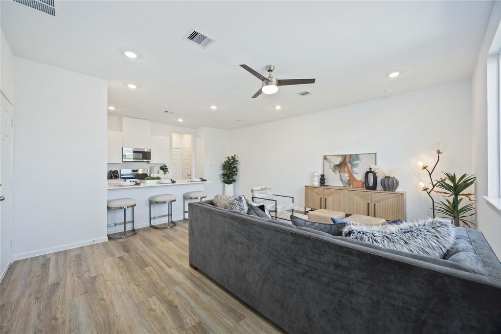 5930 Manning Oaks Street, Houston, TX 77091