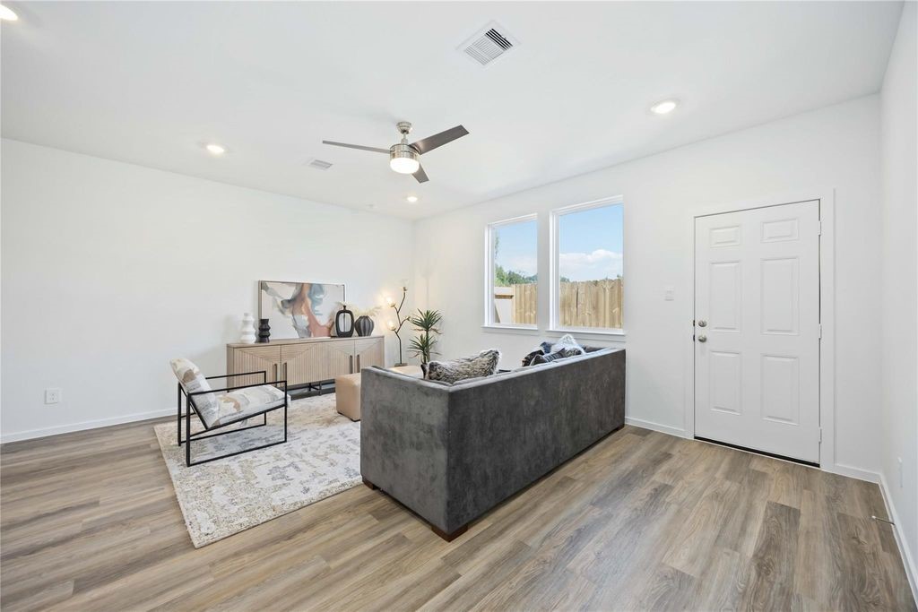 5930 Manning Oaks Street, Houston, TX 77091
