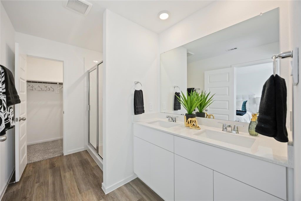 5930 Manning Oaks Street, Houston, TX 77091