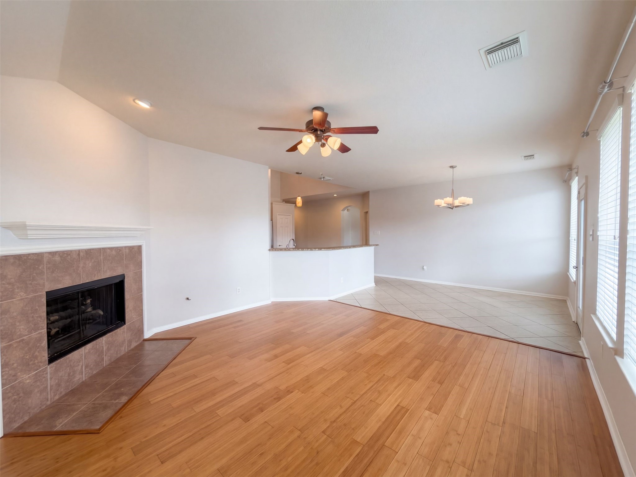 11810 White Water Bay Drive, Pearland, TX 77584