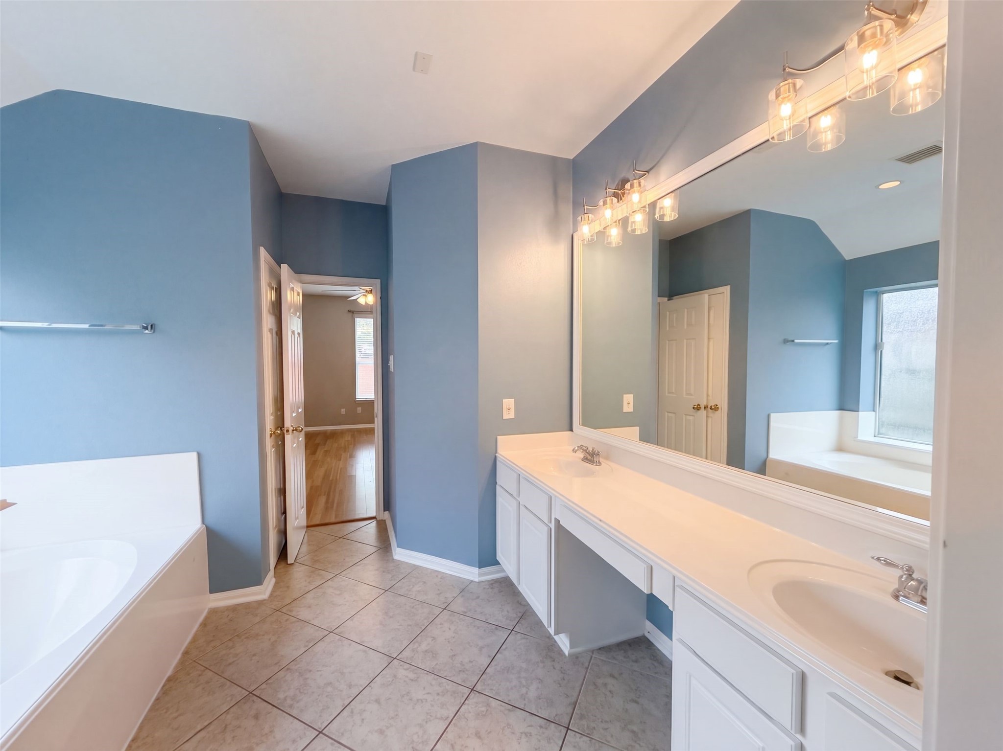 11810 White Water Bay Drive, Pearland, TX 77584