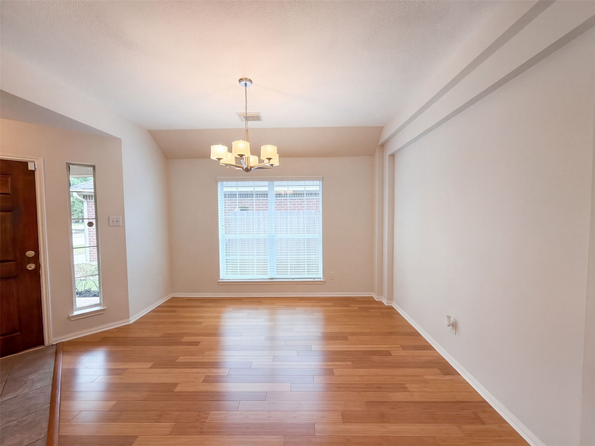 11810 White Water Bay Drive, Pearland, TX 77584