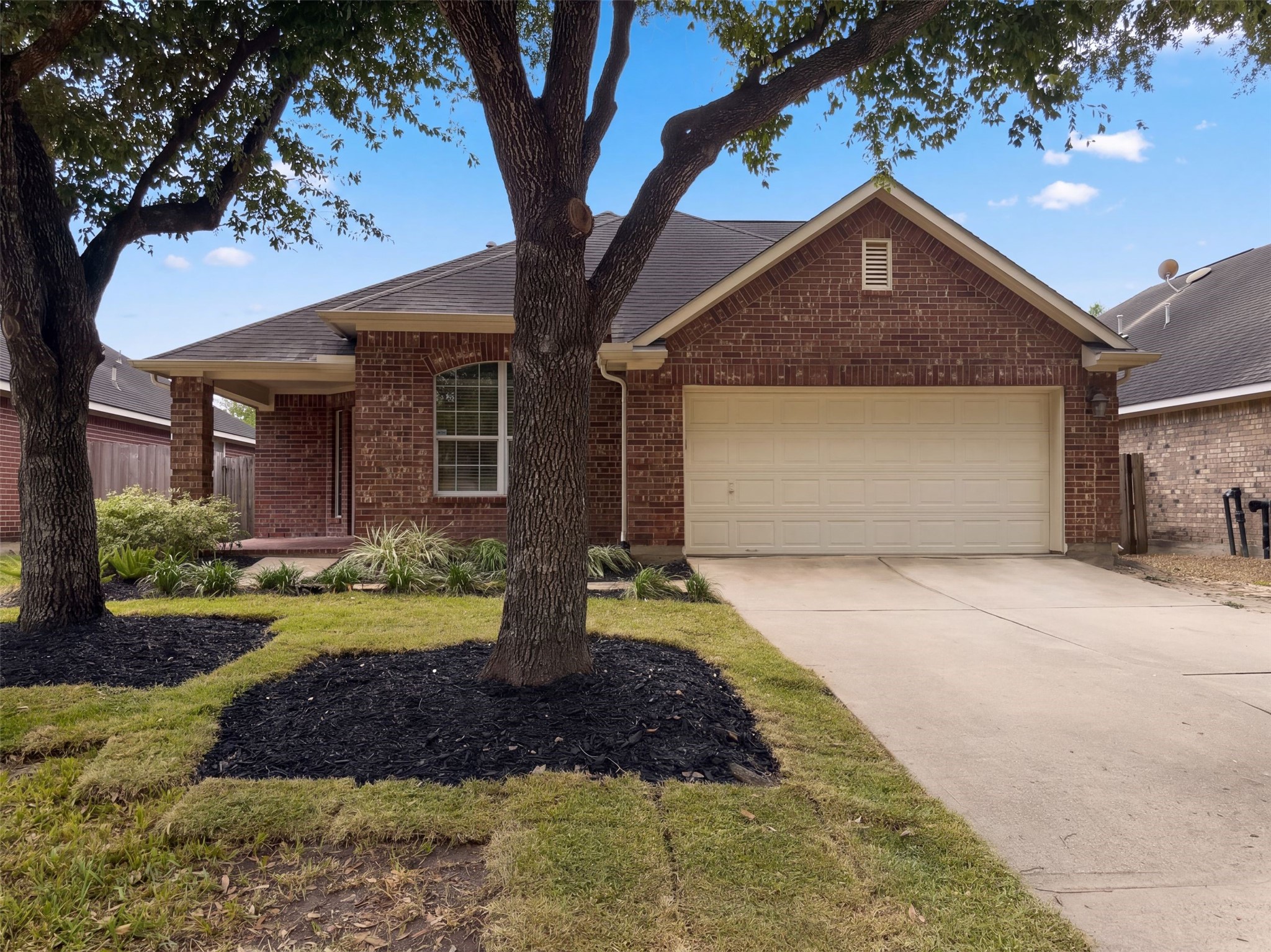 11810 White Water Bay Drive, Pearland, TX 77584