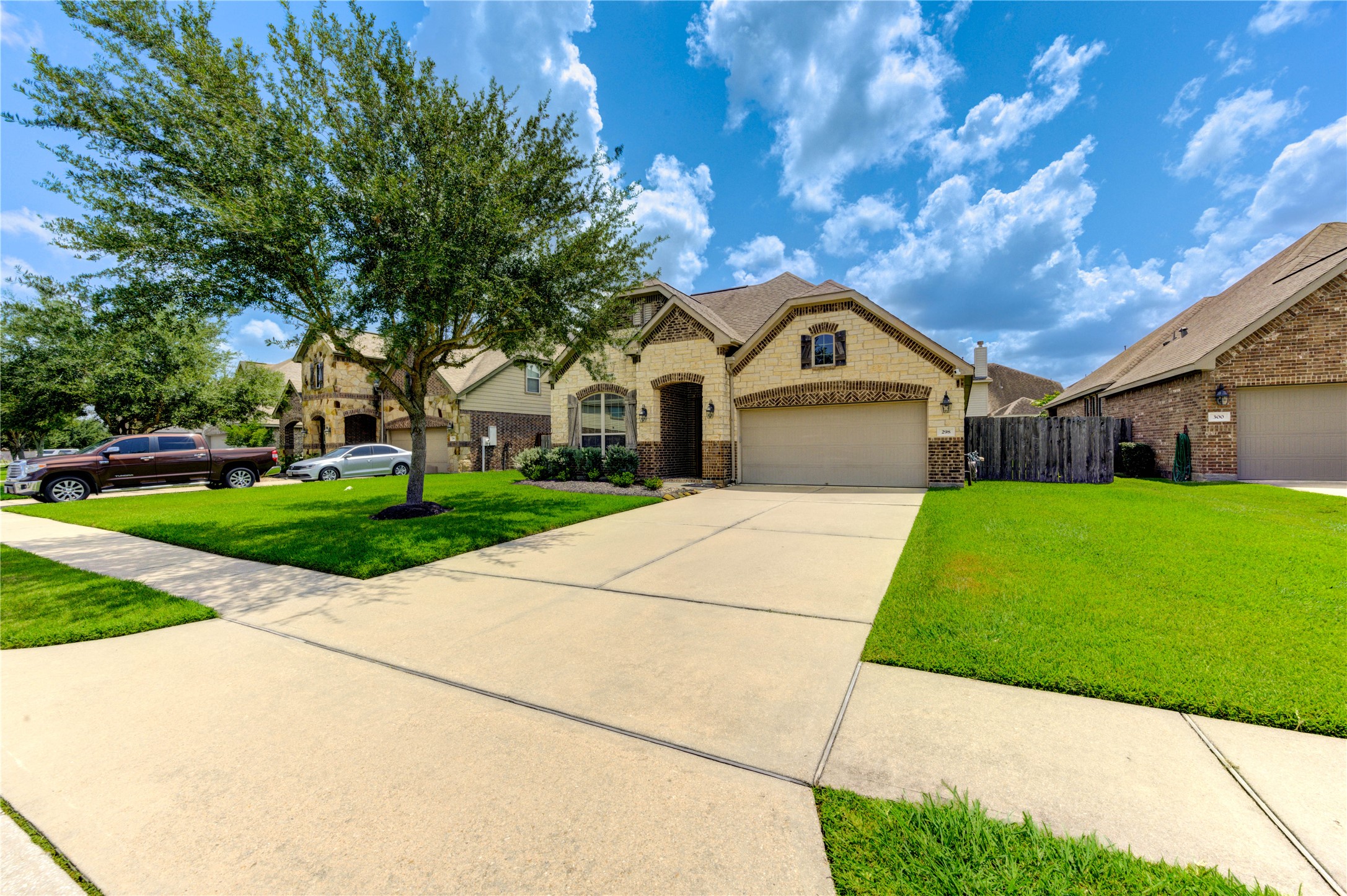 298 Clearwood Drive, League City, TX 77573 298 Clearwood Drive, League City, TX 77573