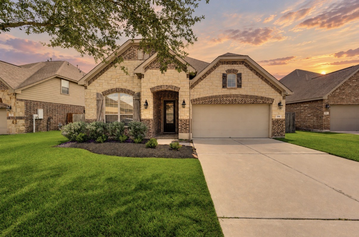 298 Clearwood Drive, League City, TX 77573 298 Clearwood Drive, League City, TX 77573
