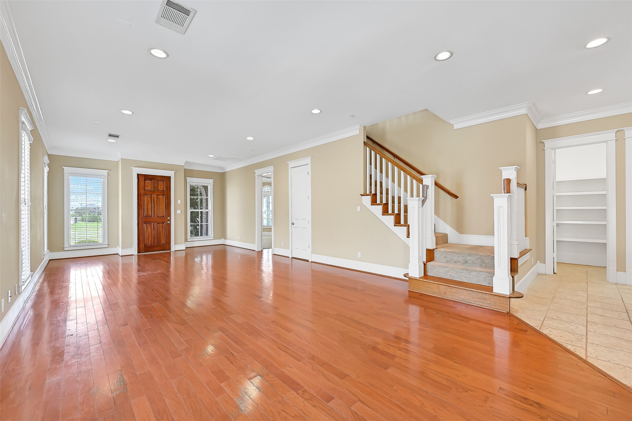 Open entertaining areas greet you upon entering. Open entertaining areas greet you upon entering.