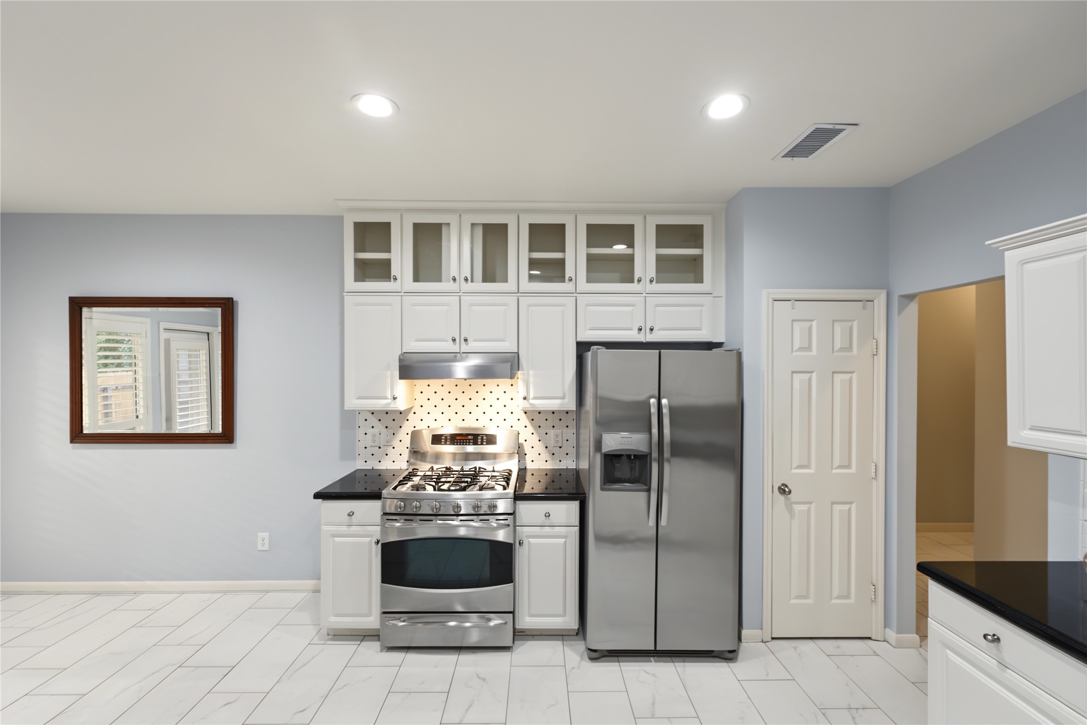 SS fridge is INCLUDED with the sale!