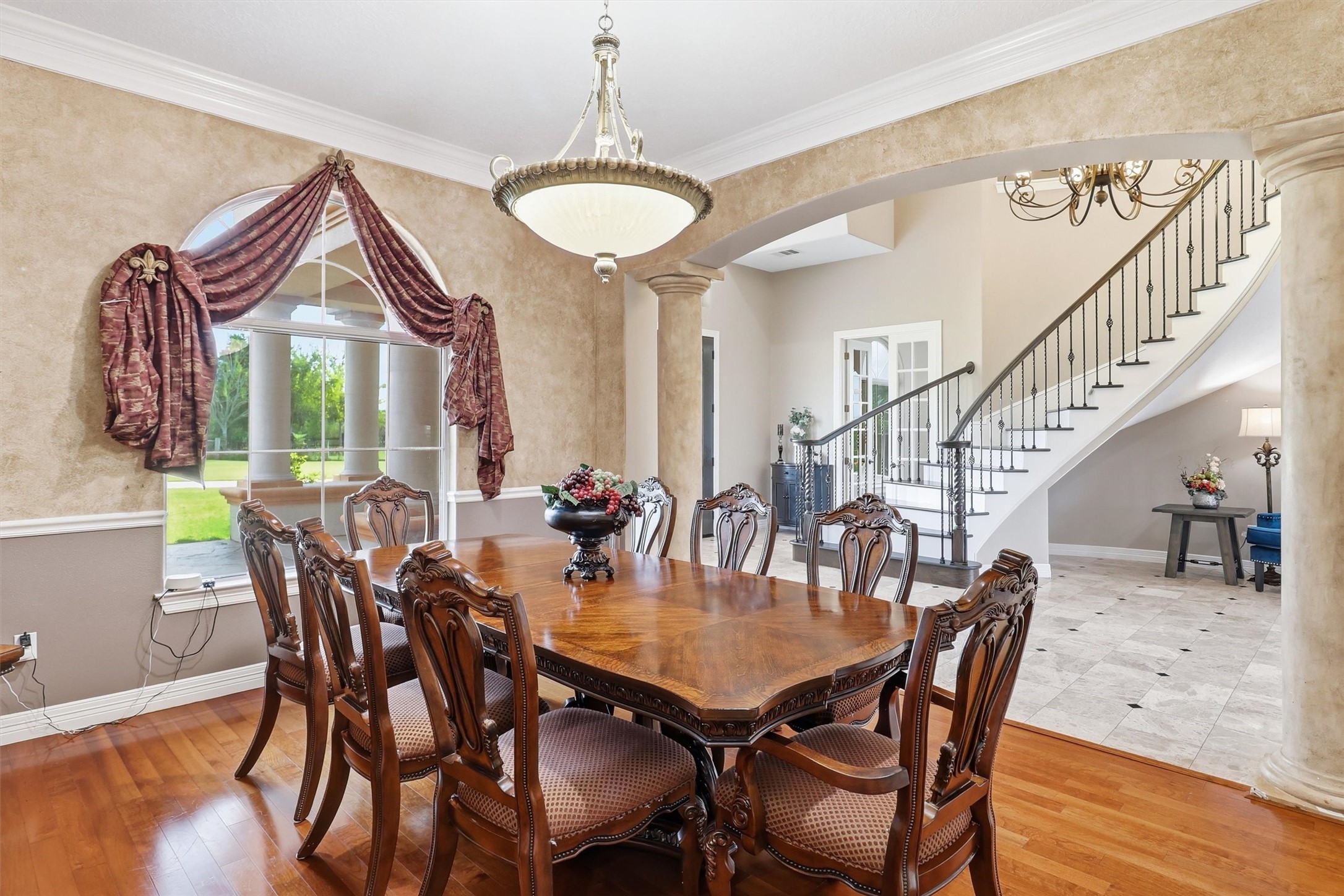 The grand Dining Room will whet the
appetite of guests with a buffet of
rich wood floors, appetizing crown
molding, a tasteful chair rail and
delicious views