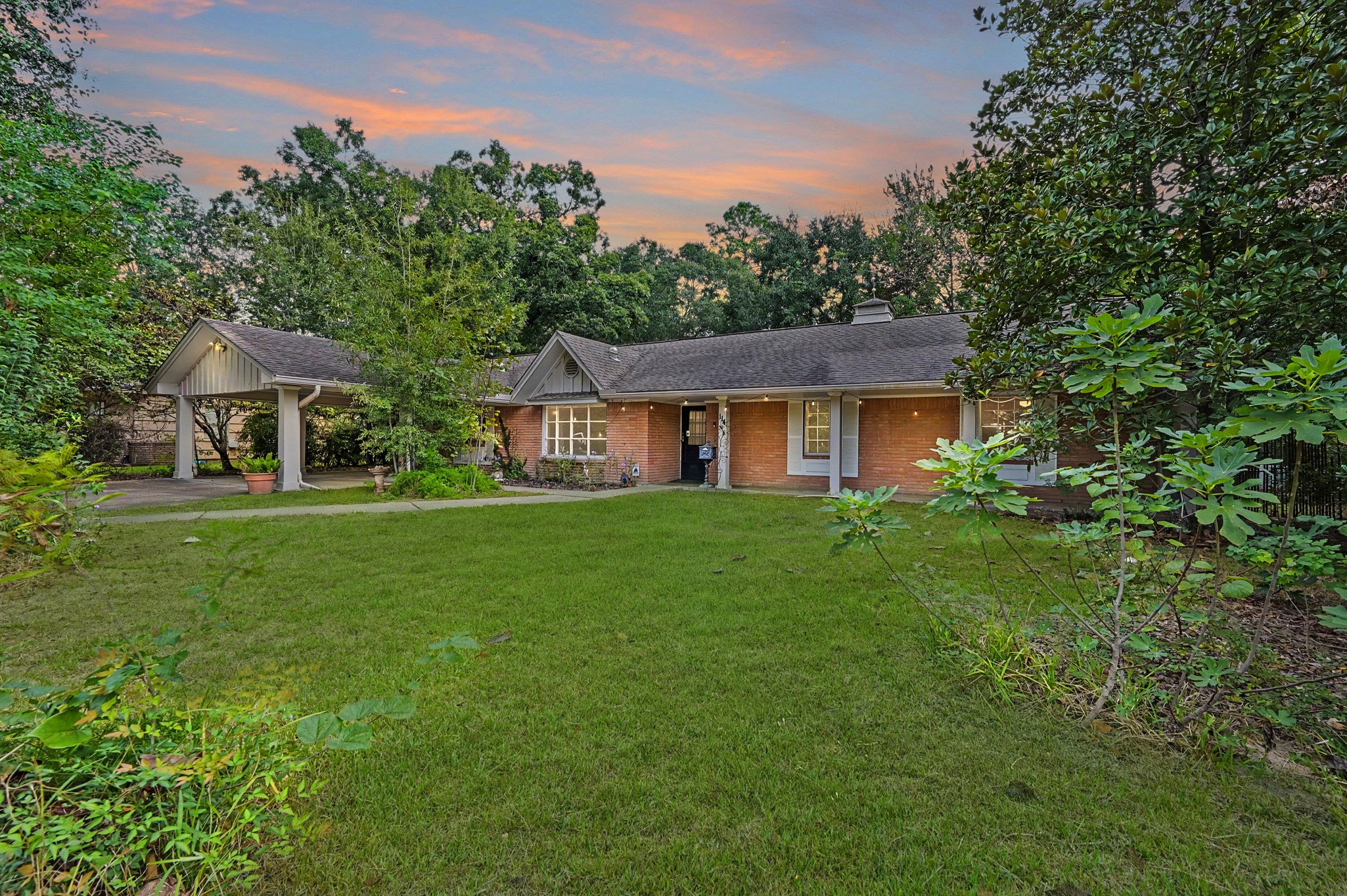 114 N Woodsway Street E, Conroe, TX 77301