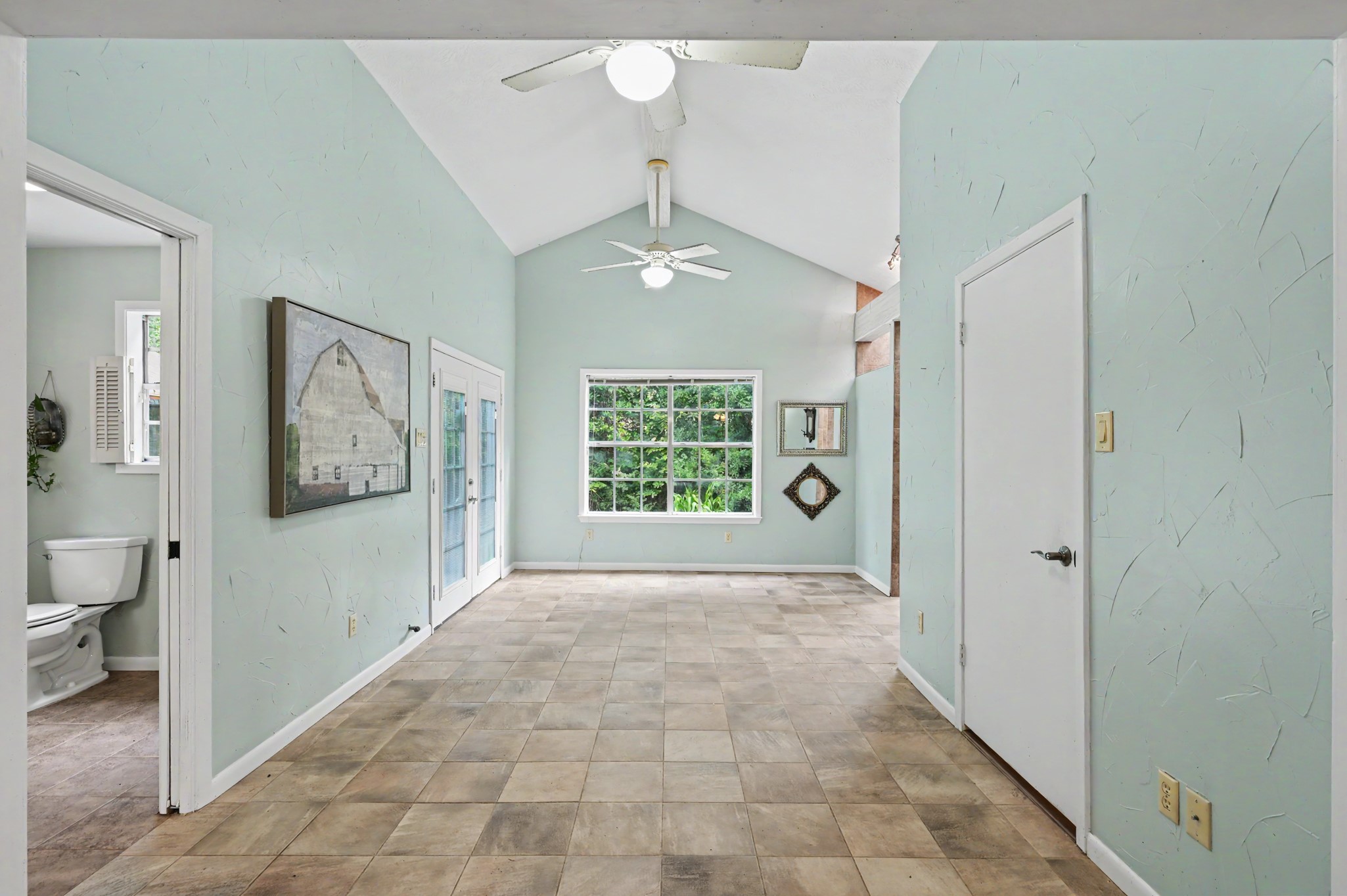 114 N Woodsway Street E, Conroe, TX 77301