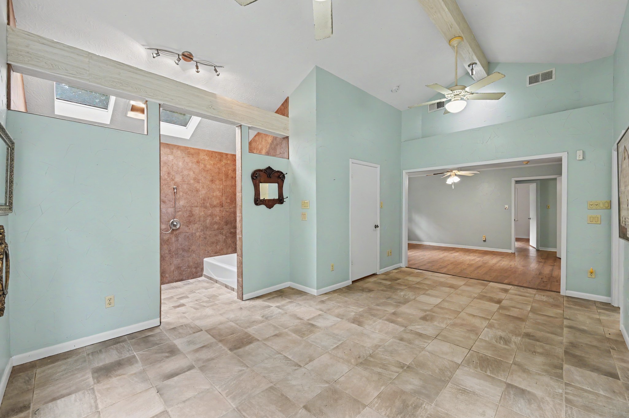 114 N Woodsway Street E, Conroe, TX 77301