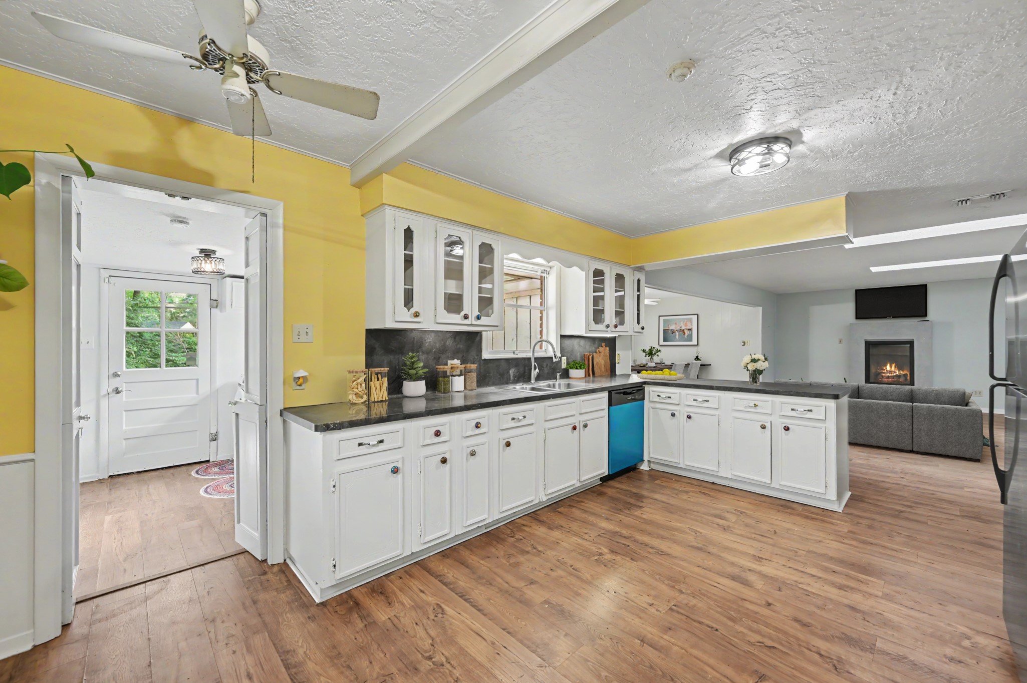 114 N Woodsway Street E, Conroe, TX 77301