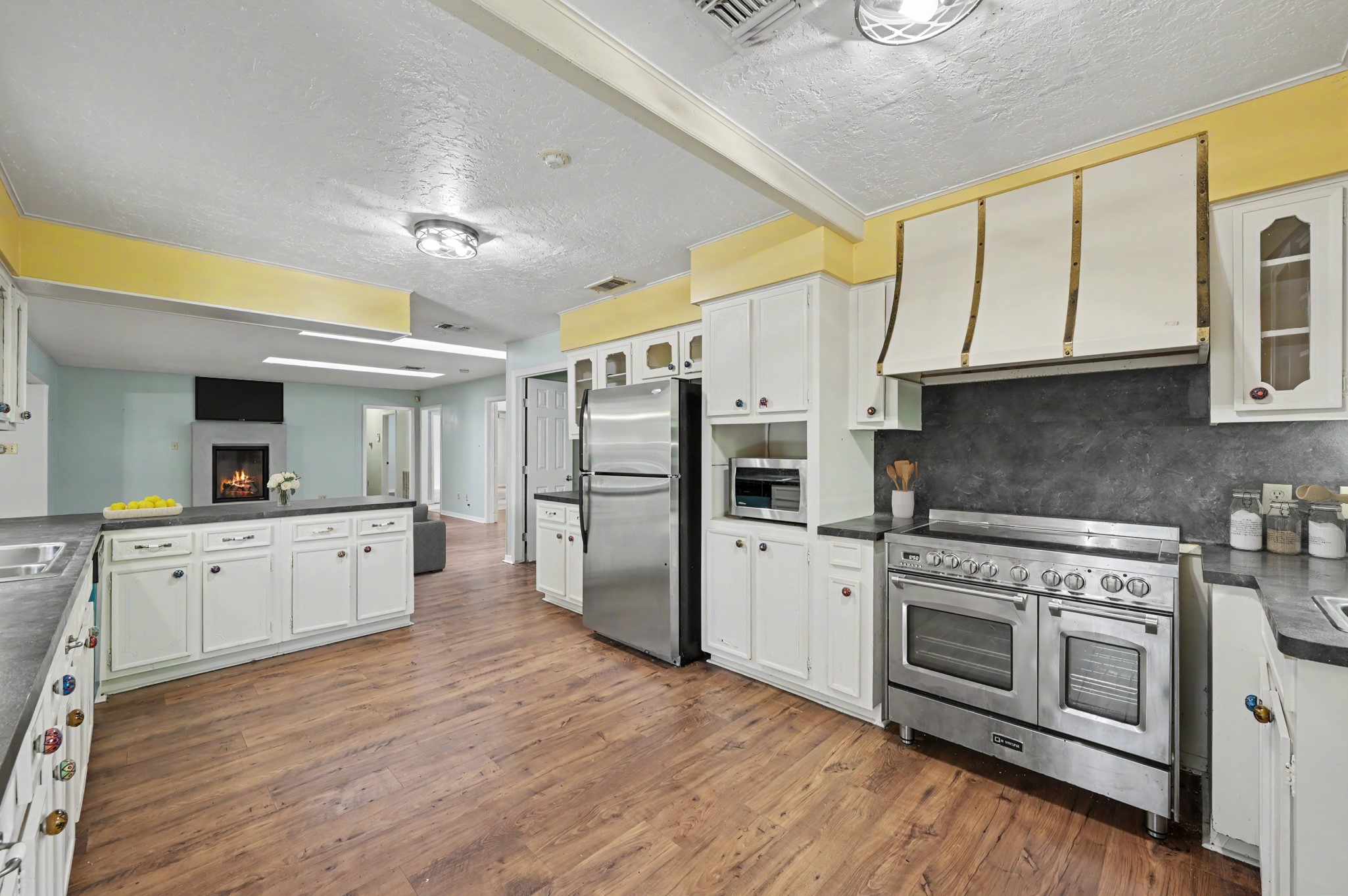 114 N Woodsway Street E, Conroe, TX 77301