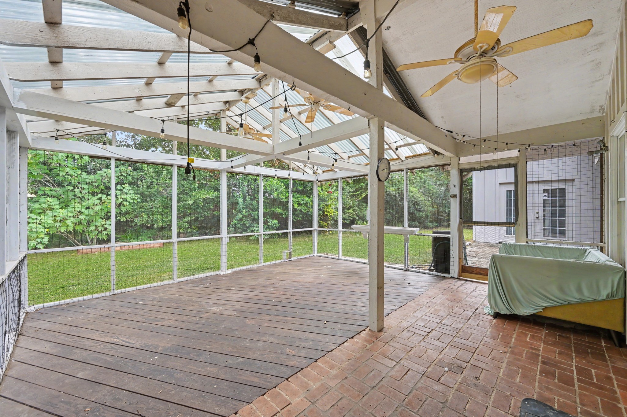 114 N Woodsway Street E, Conroe, TX 77301