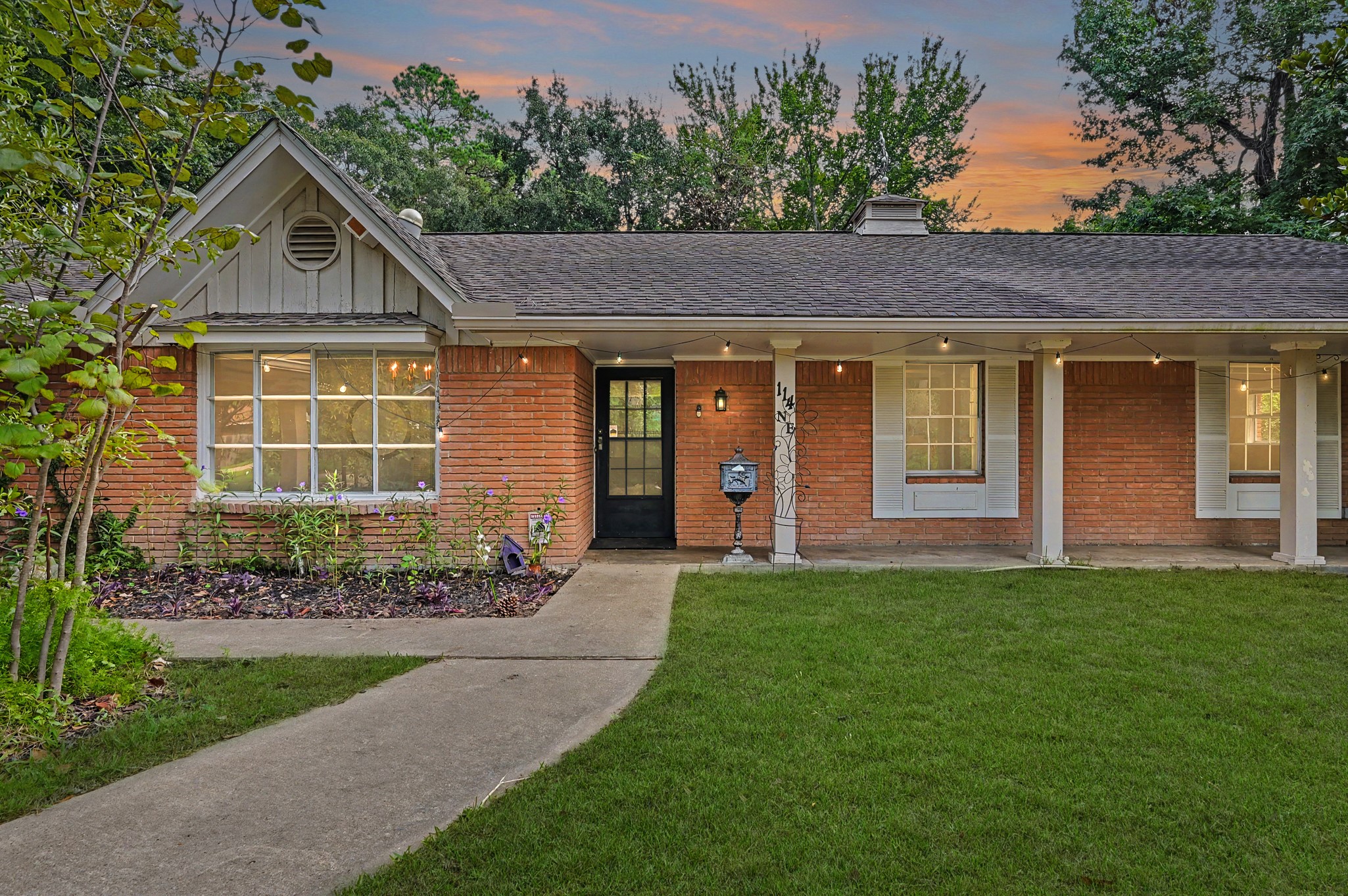 114 N Woodsway Street E, Conroe, TX 77301