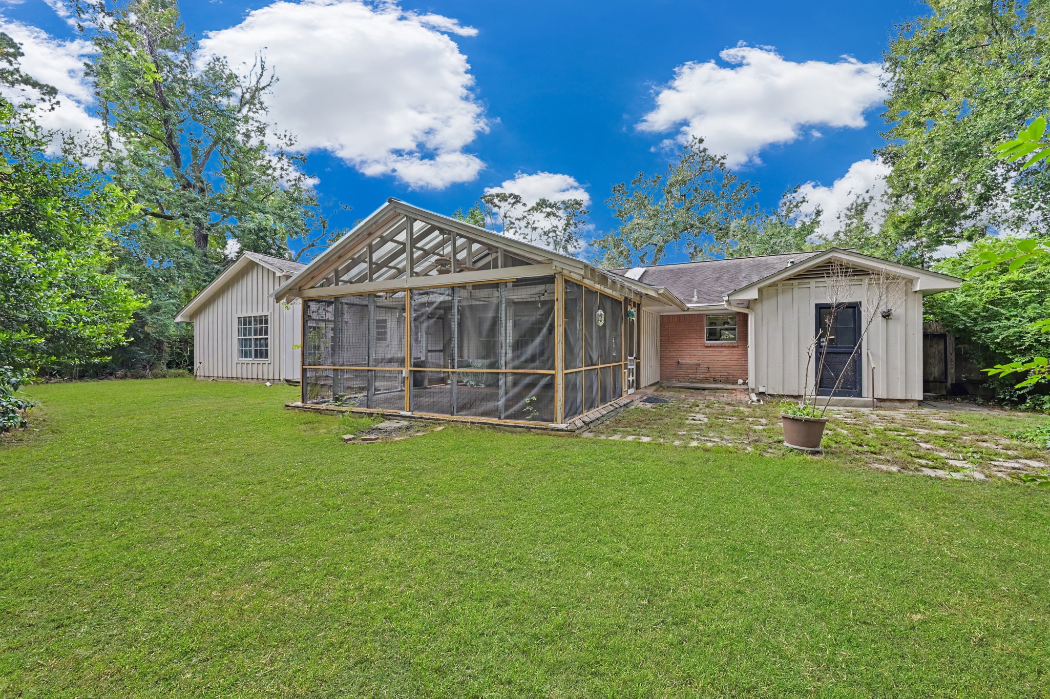 114 N Woodsway Street E, Conroe, TX 77301
